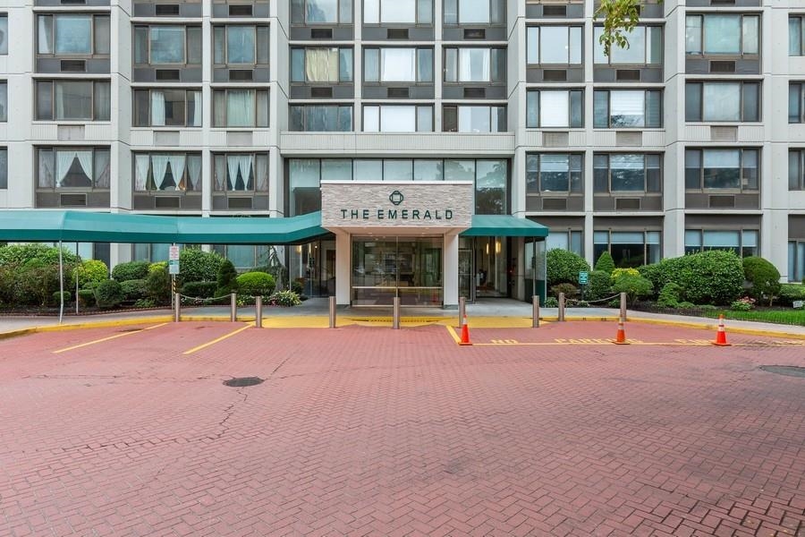 45 RIVER DR SOUTH Unit: 2711