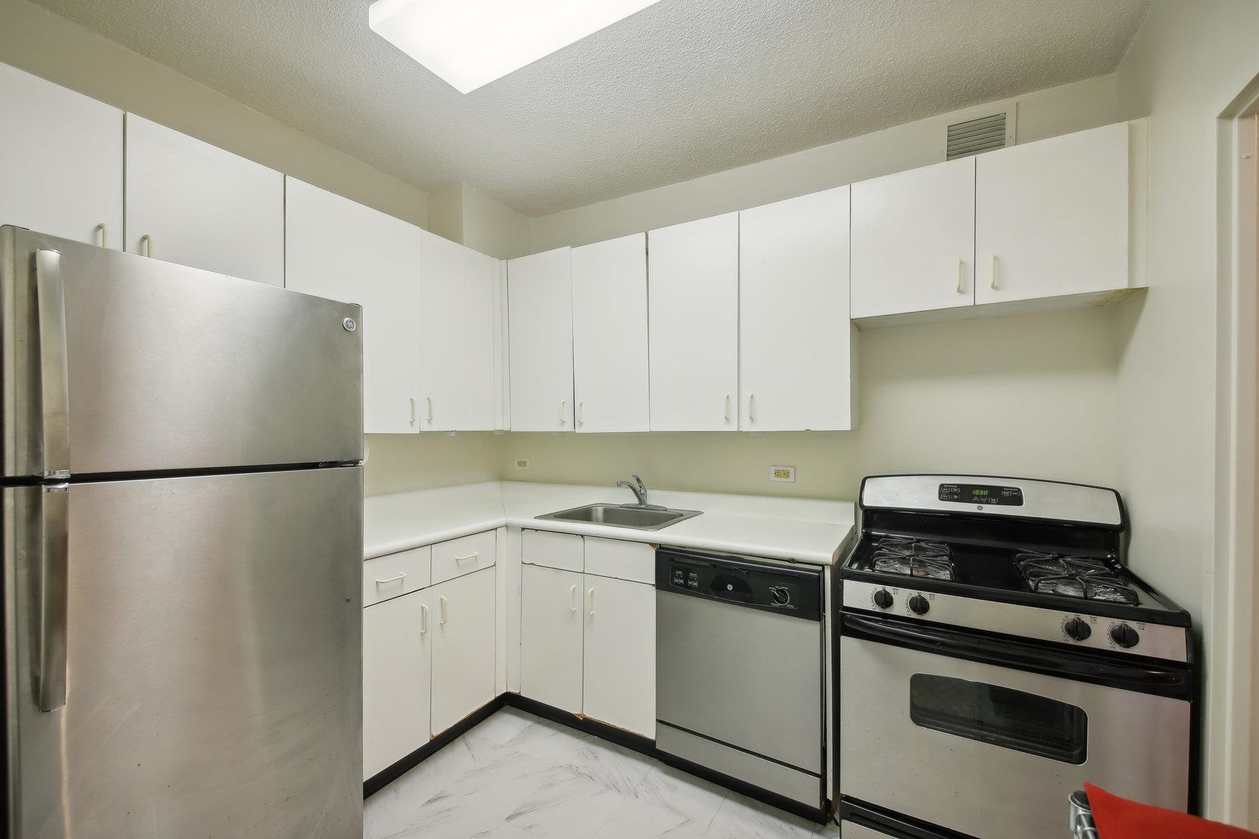 45 RIVER DR SOUTH Unit: 2711