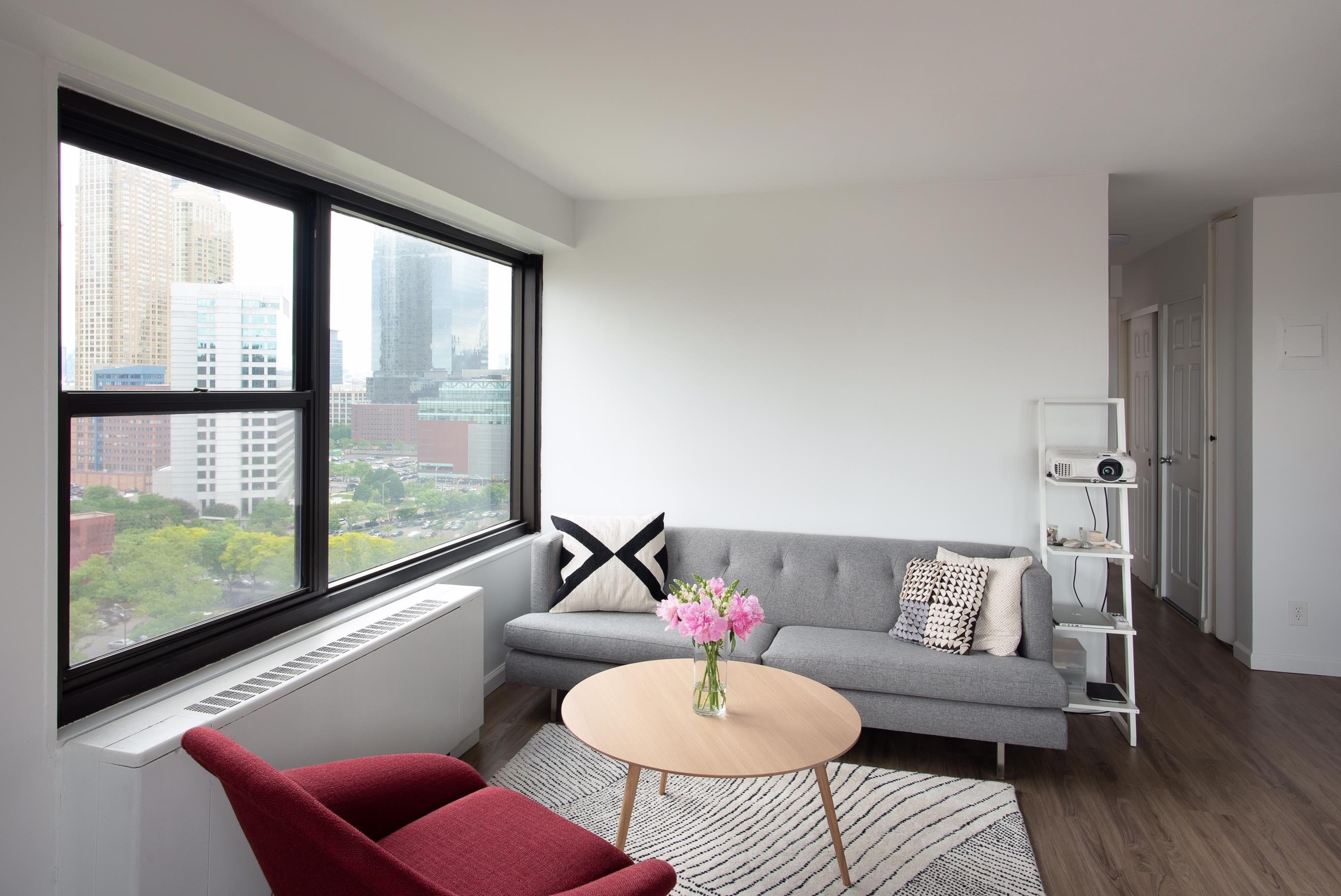 135 MONTGOMERY ST Unit: 17G