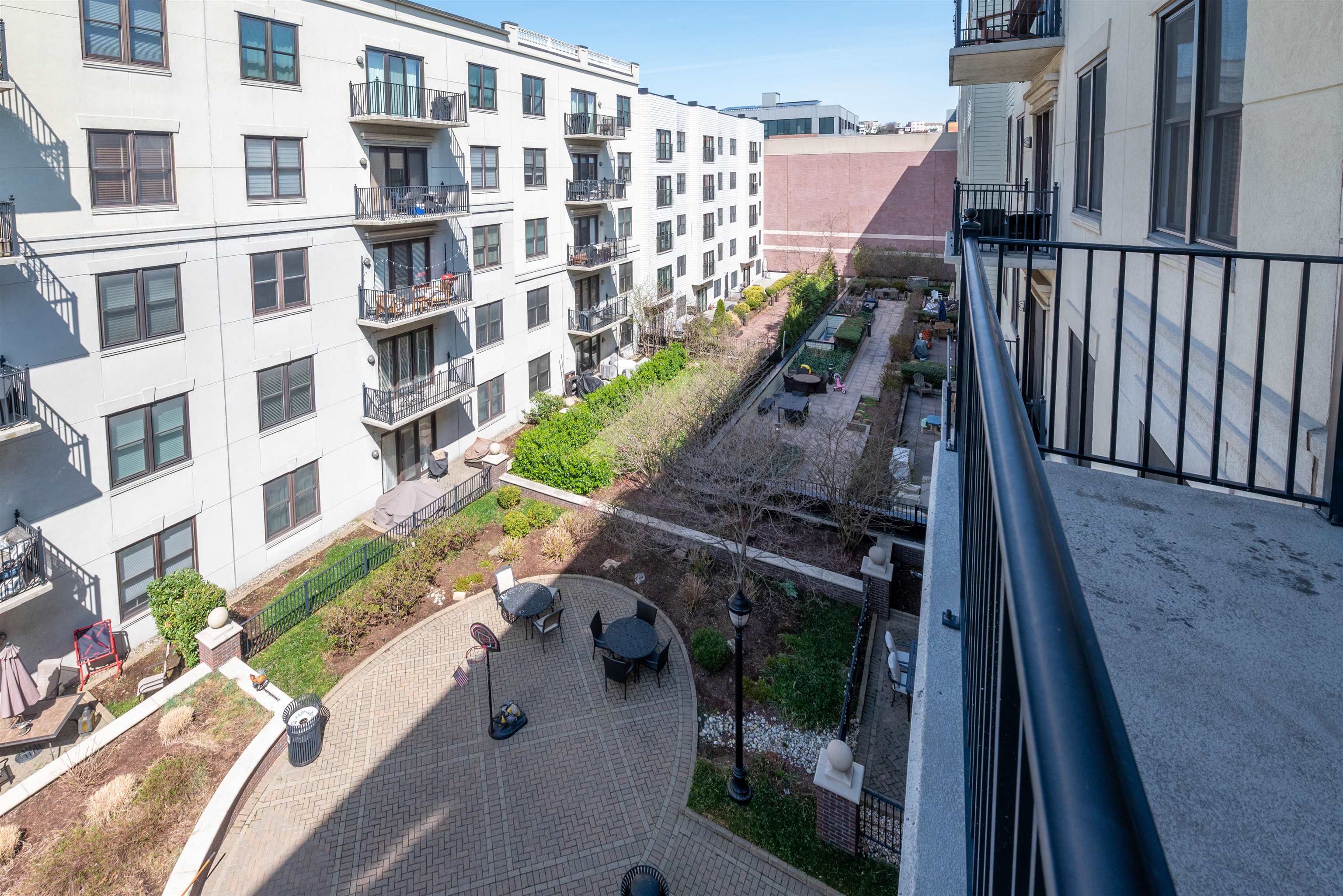 1300 GRAND ST Unit: 521