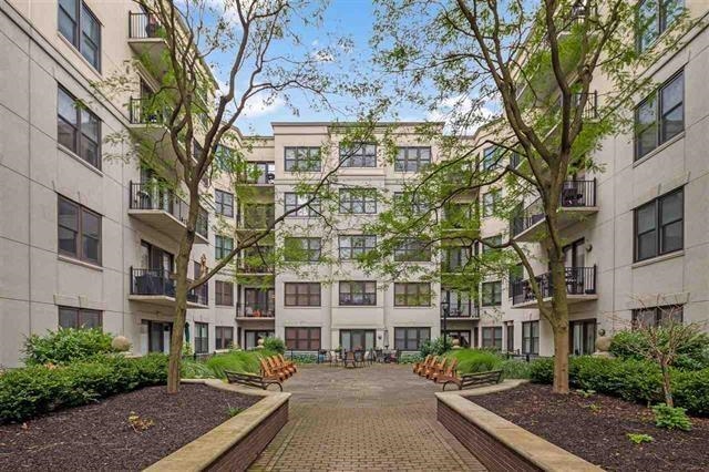 1300 GRAND ST Unit: 521