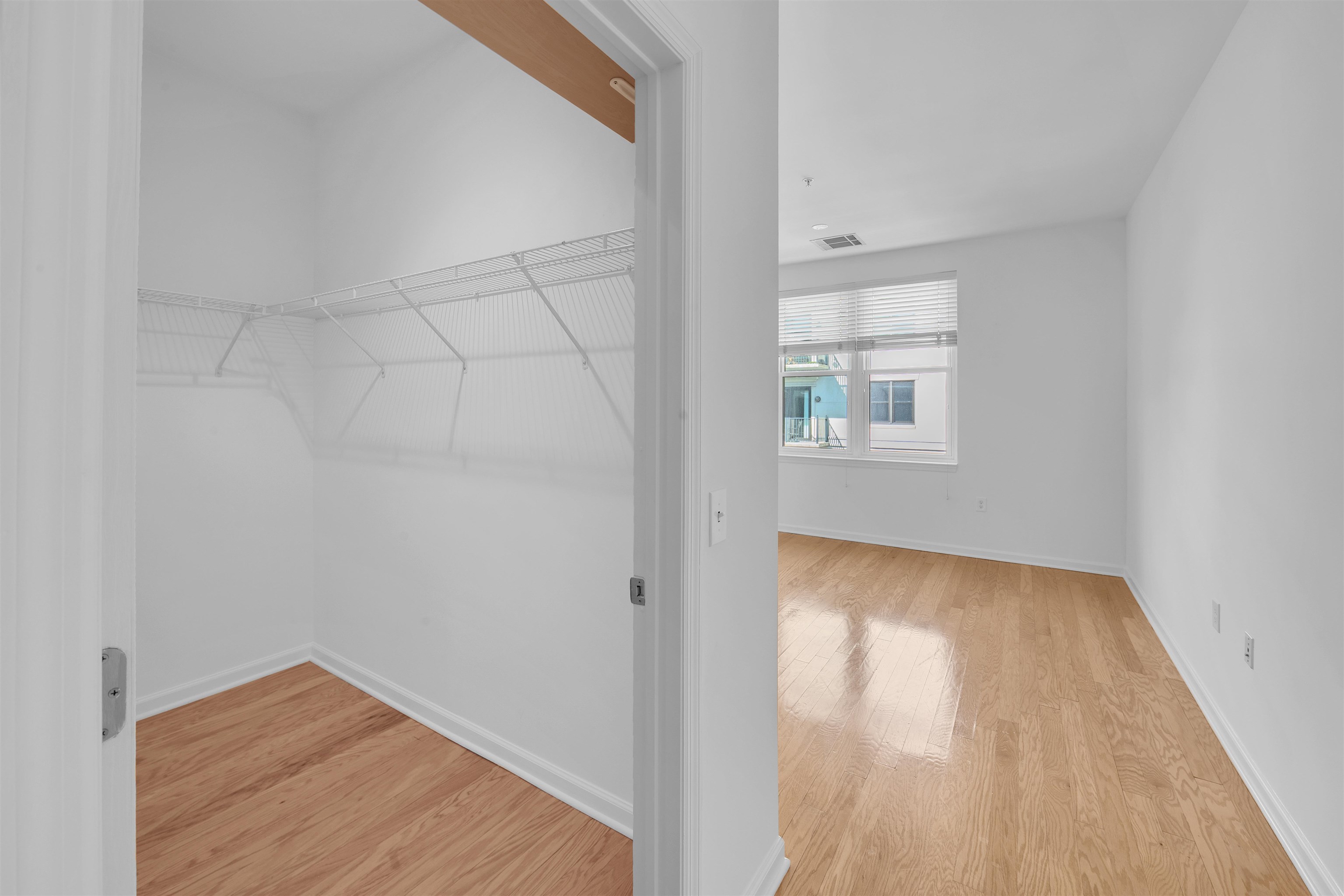 1300 GRAND ST Unit: 521