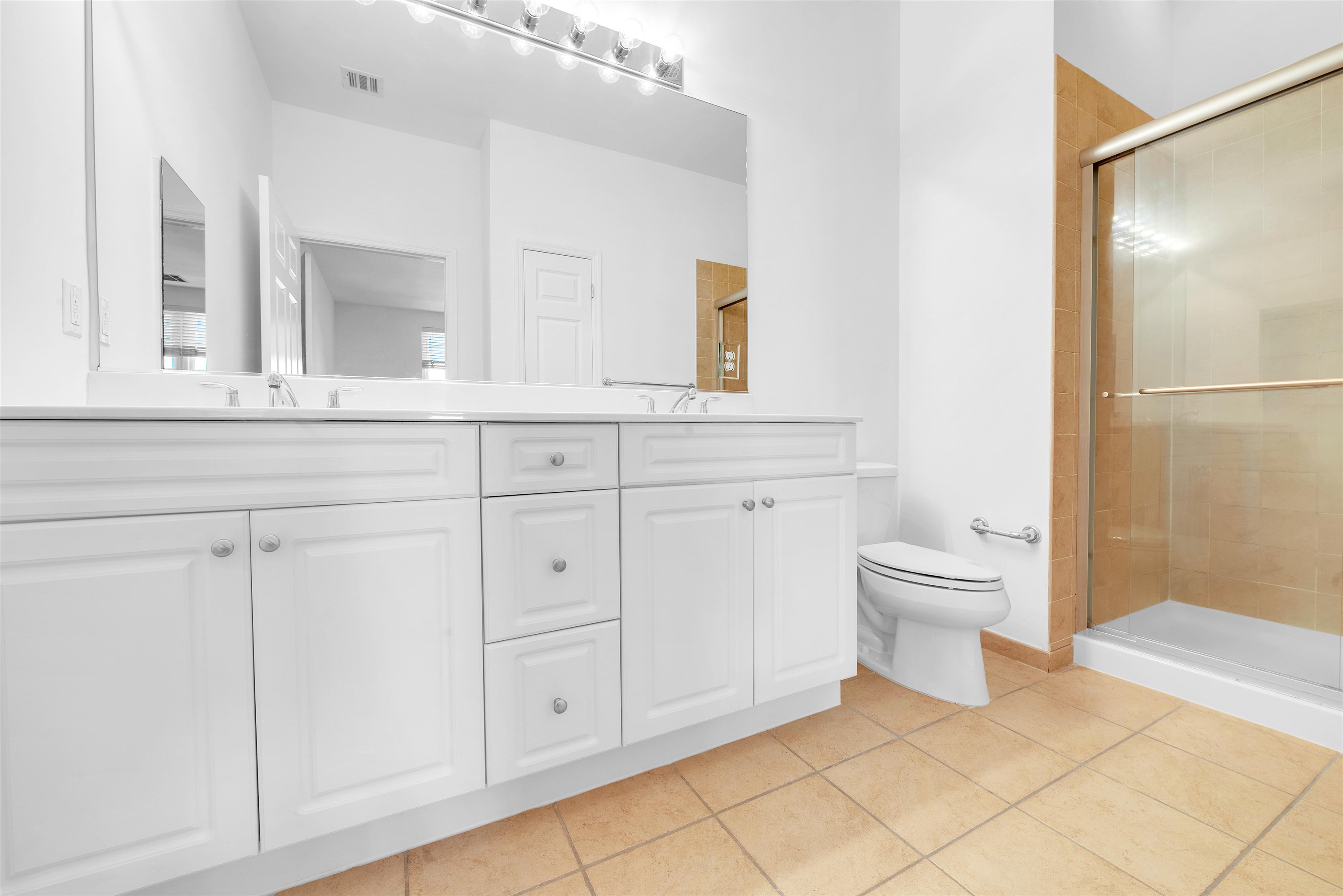 1300 GRAND ST Unit: 521