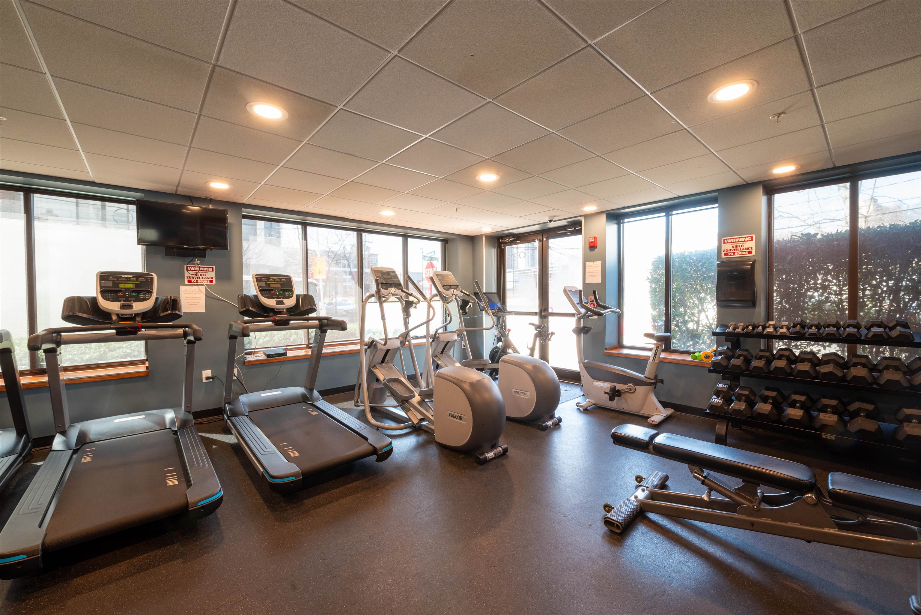 1300 GRAND ST Unit: 521