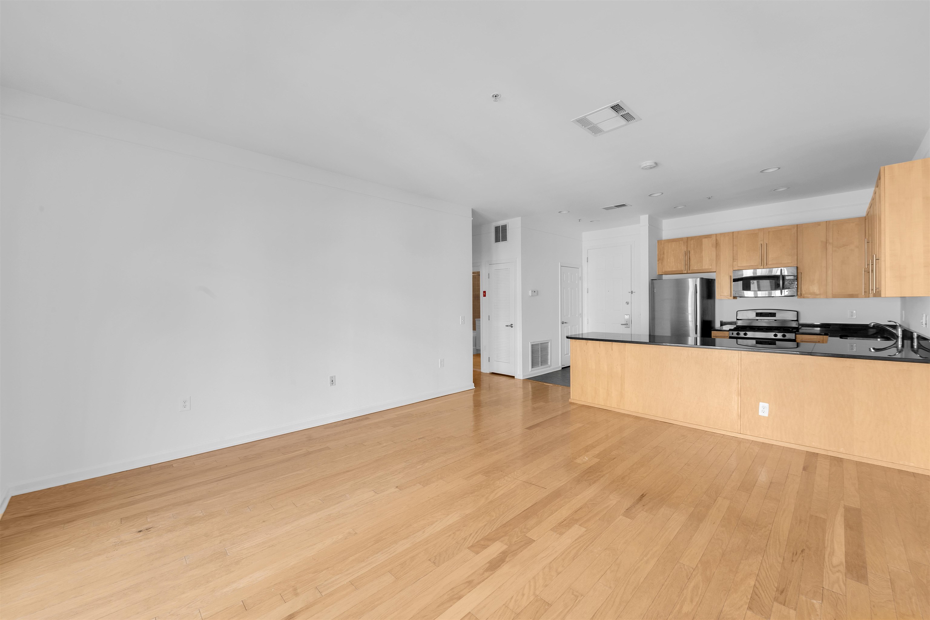 1300 GRAND ST Unit: 521