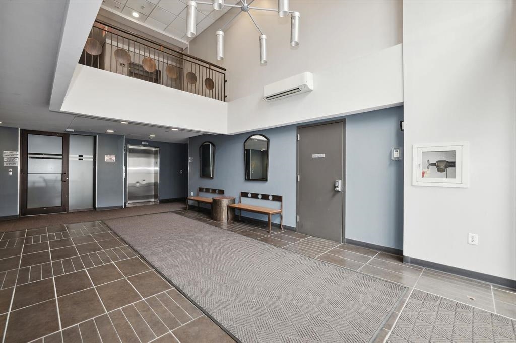 1300 GRAND ST Unit: 521