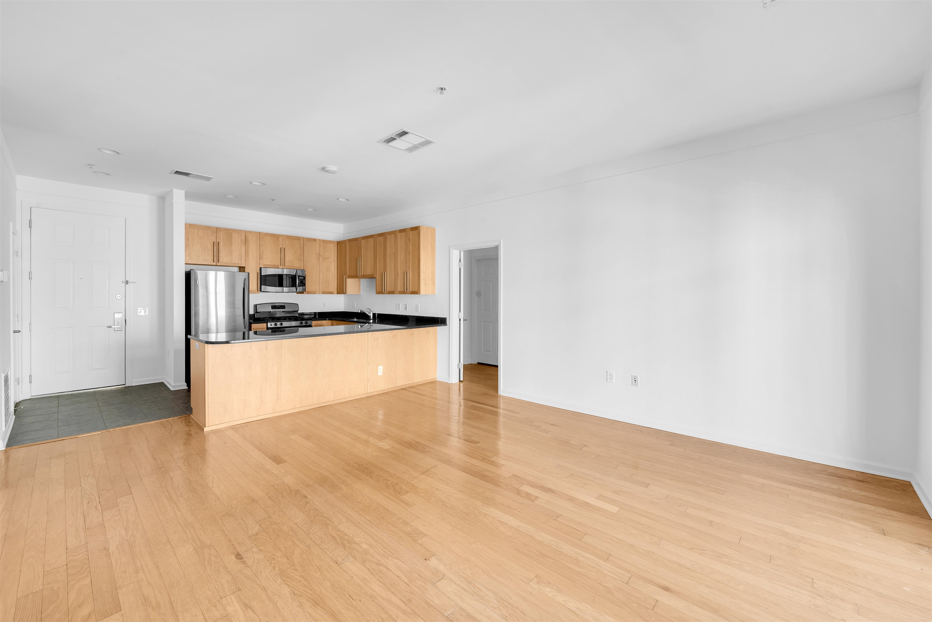 1300 GRAND ST Unit: 521