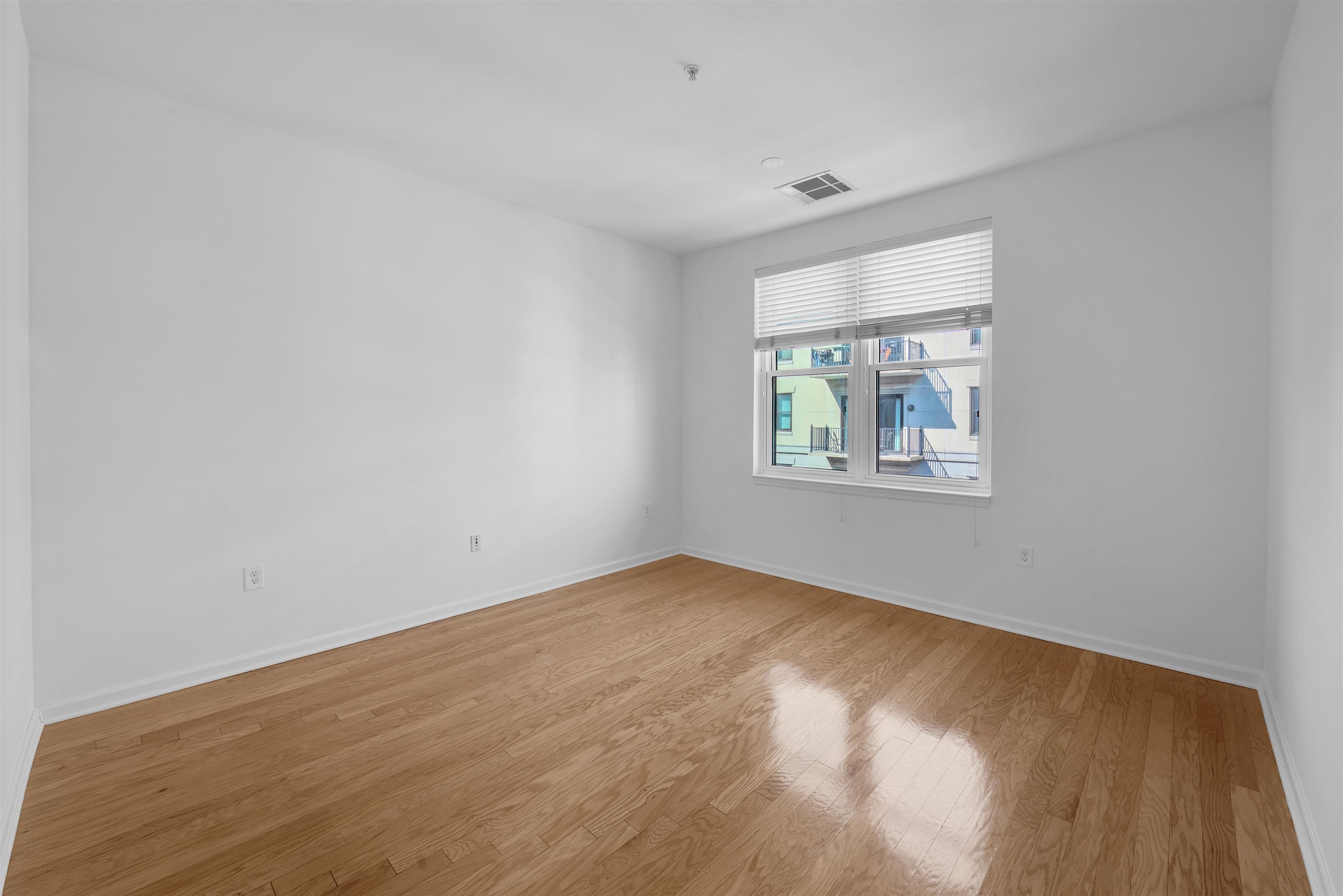 1300 GRAND ST Unit: 521