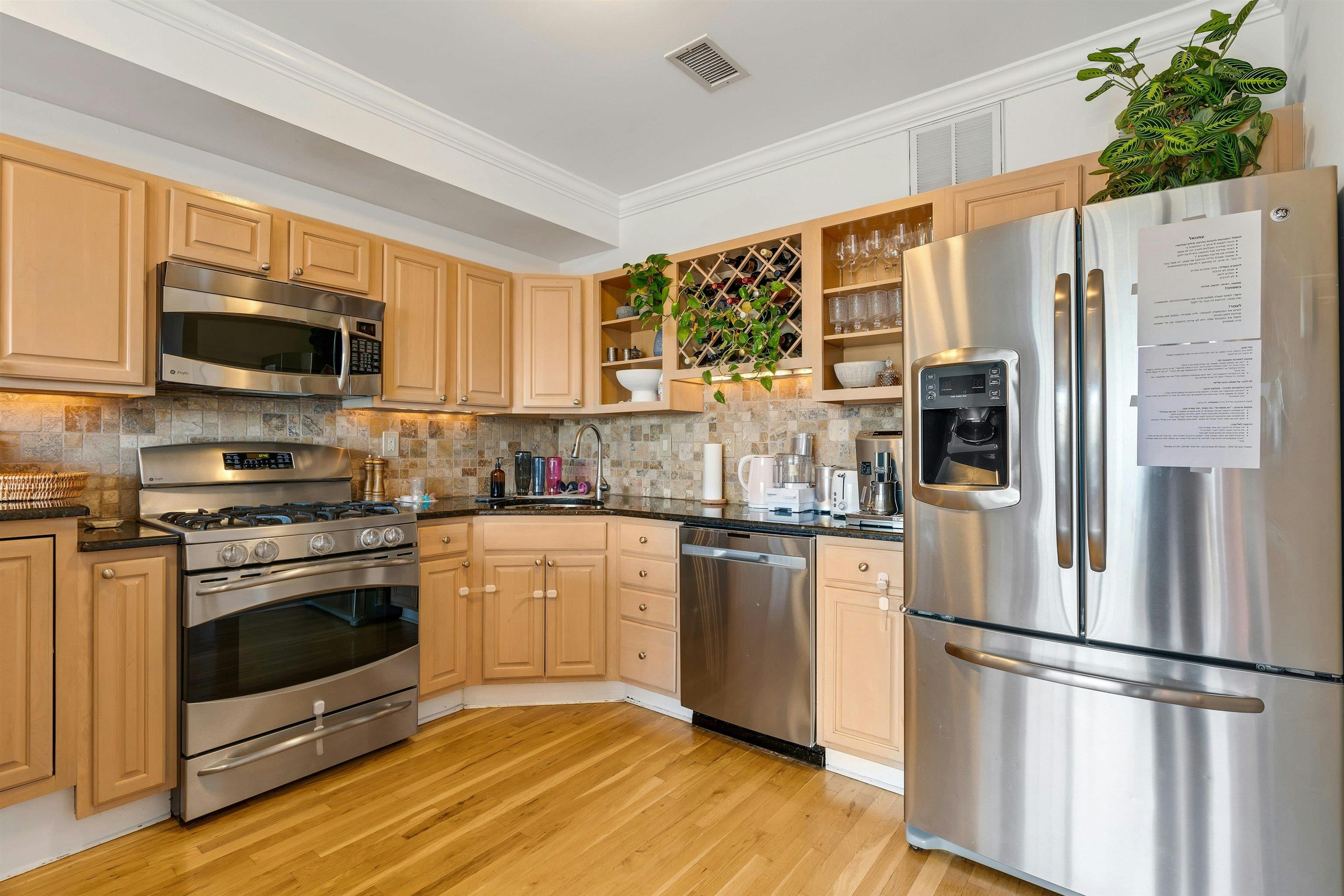 99 PARK AVE Unit: 5D