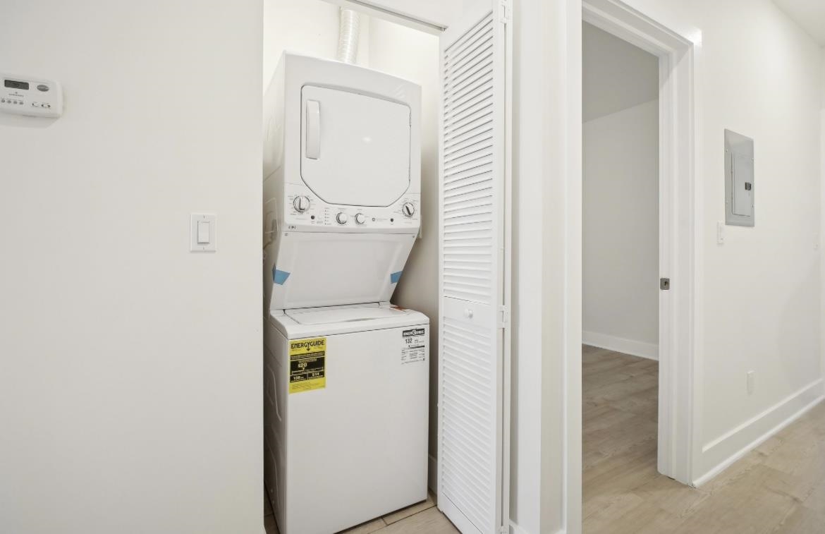 107 LAIDLAW AVE Unit: 2