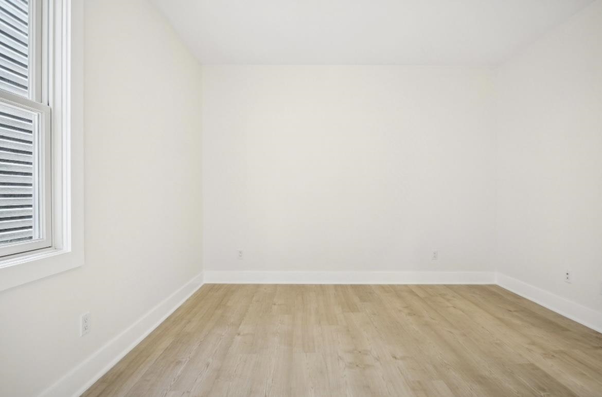 107 LAIDLAW AVE Unit: 2