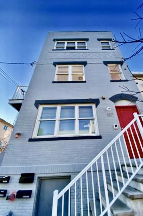 107 LAIDLAW AVE Unit: 2