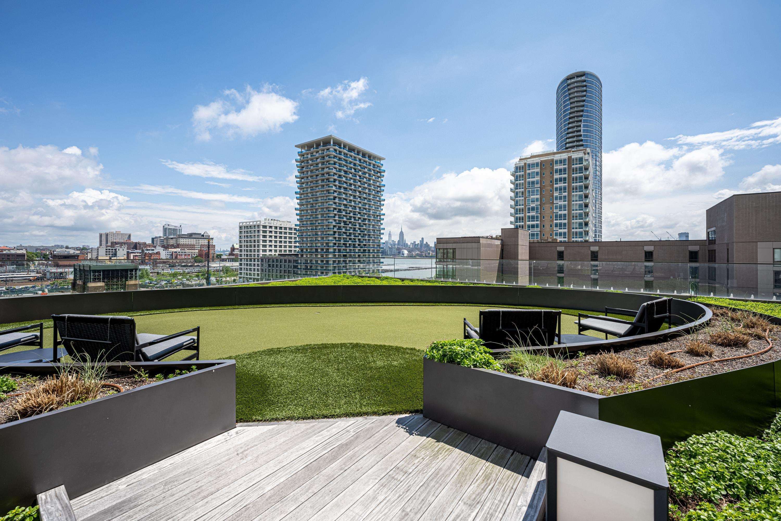 75 PARK LANE SOUTH Unit: PH1-03