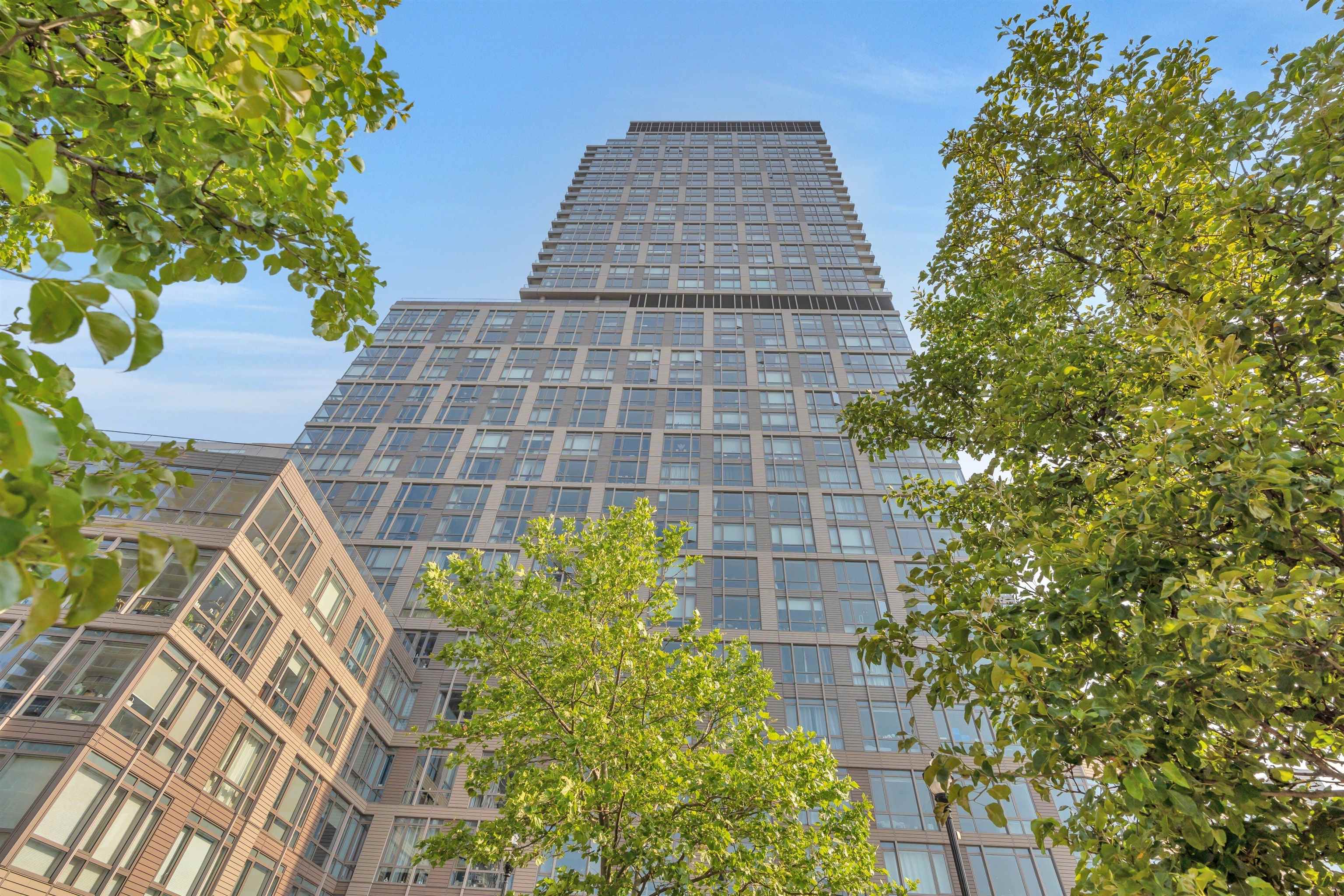 75 PARK LANE SOUTH Unit: PH1-03
