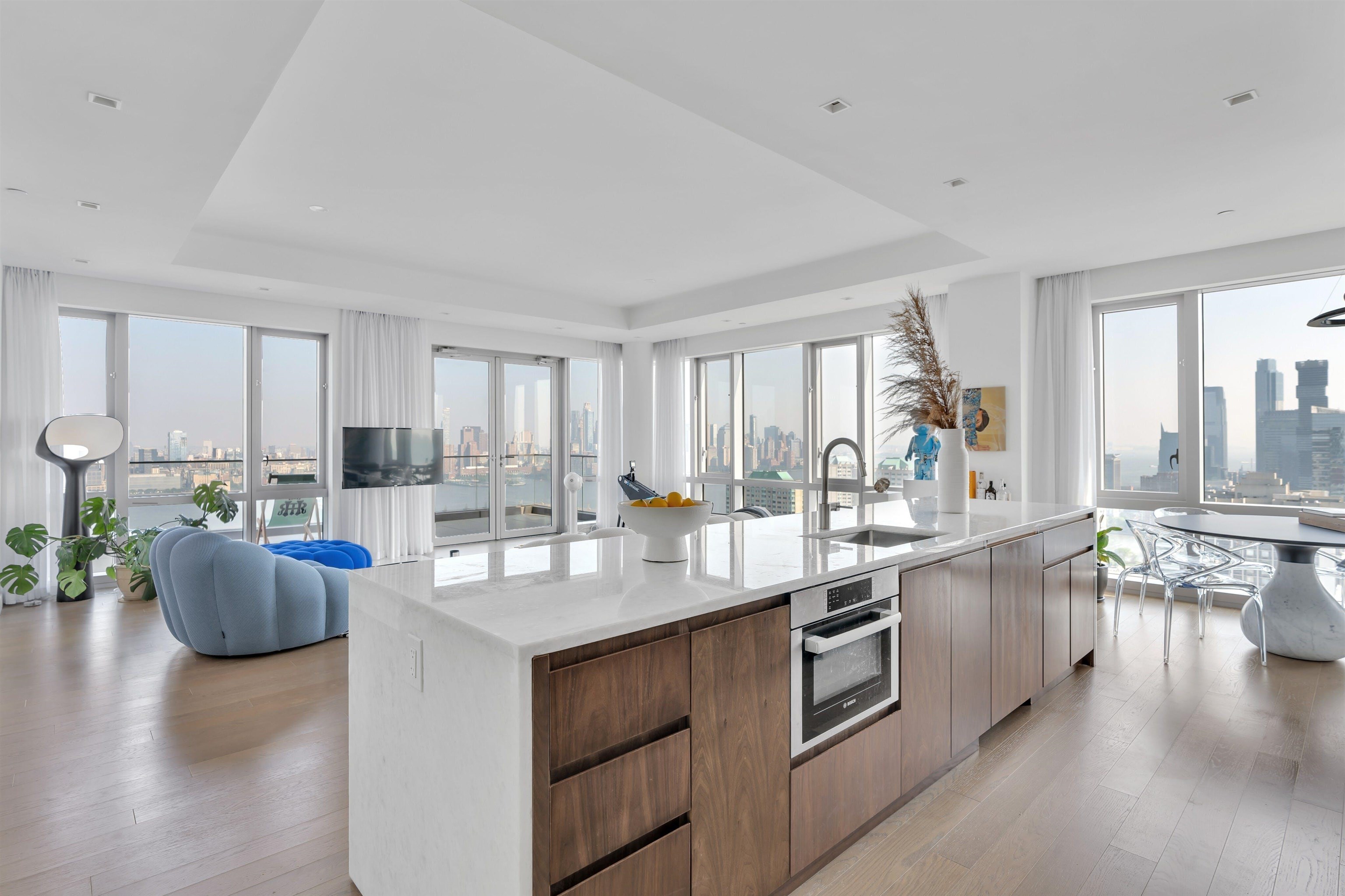 75 PARK LANE SOUTH Unit: PH1-03