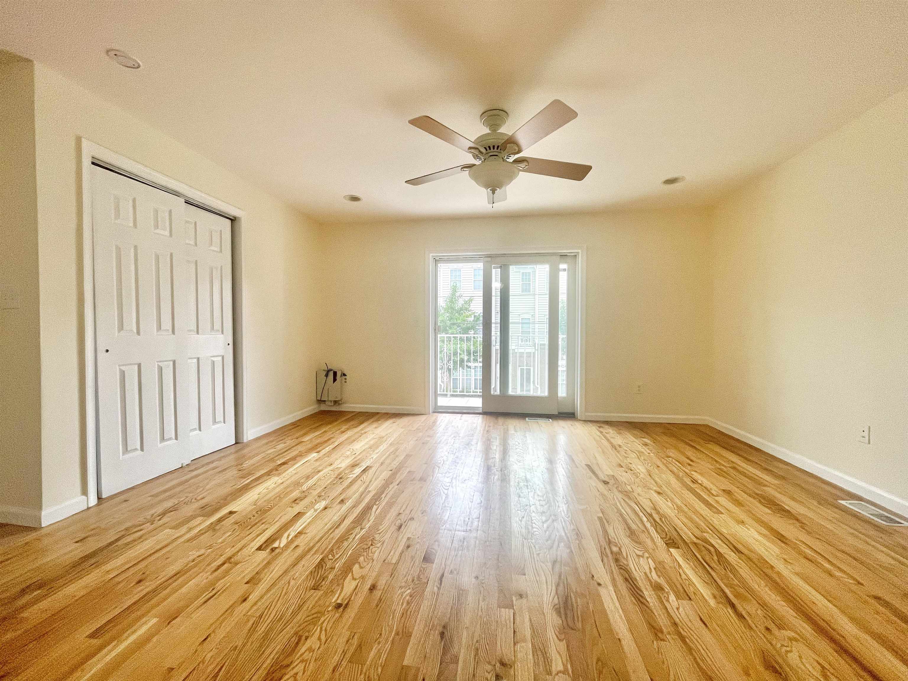 264 CUSTER AVE Unit: 1