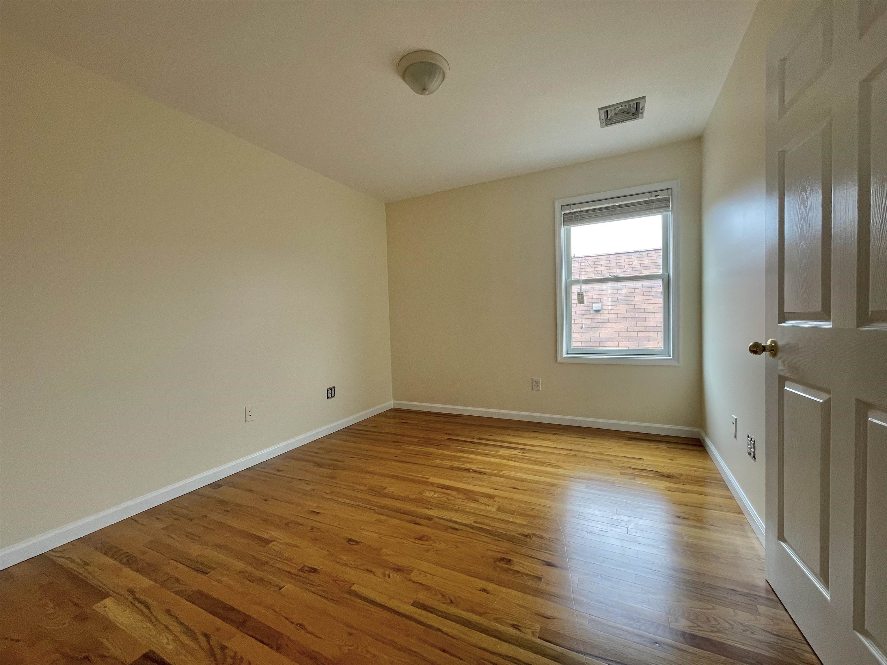 264 CUSTER AVE Unit: 1