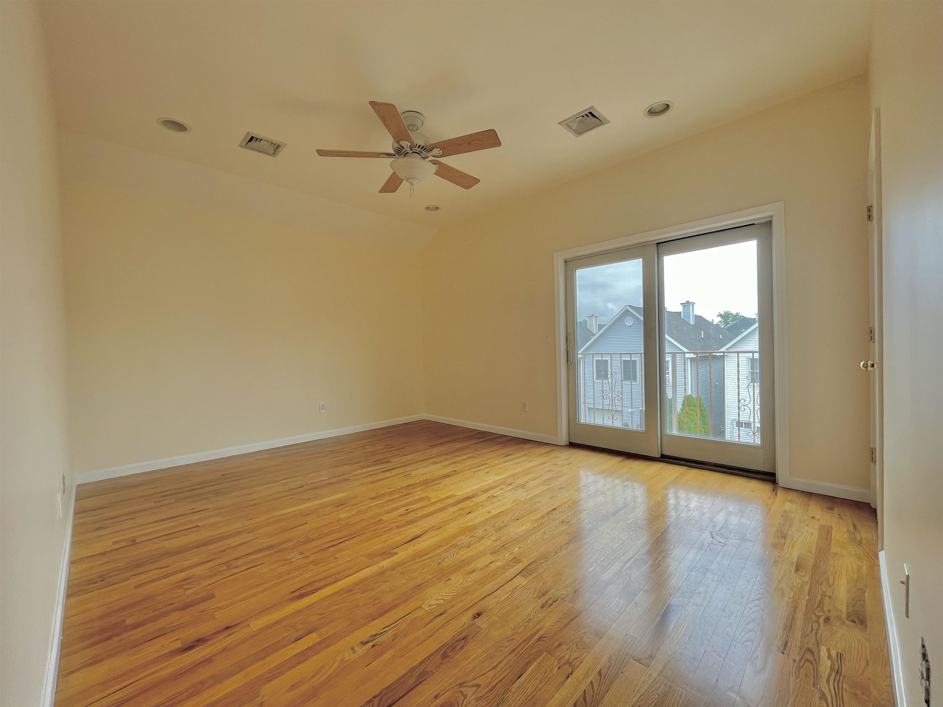 264 CUSTER AVE Unit: 1