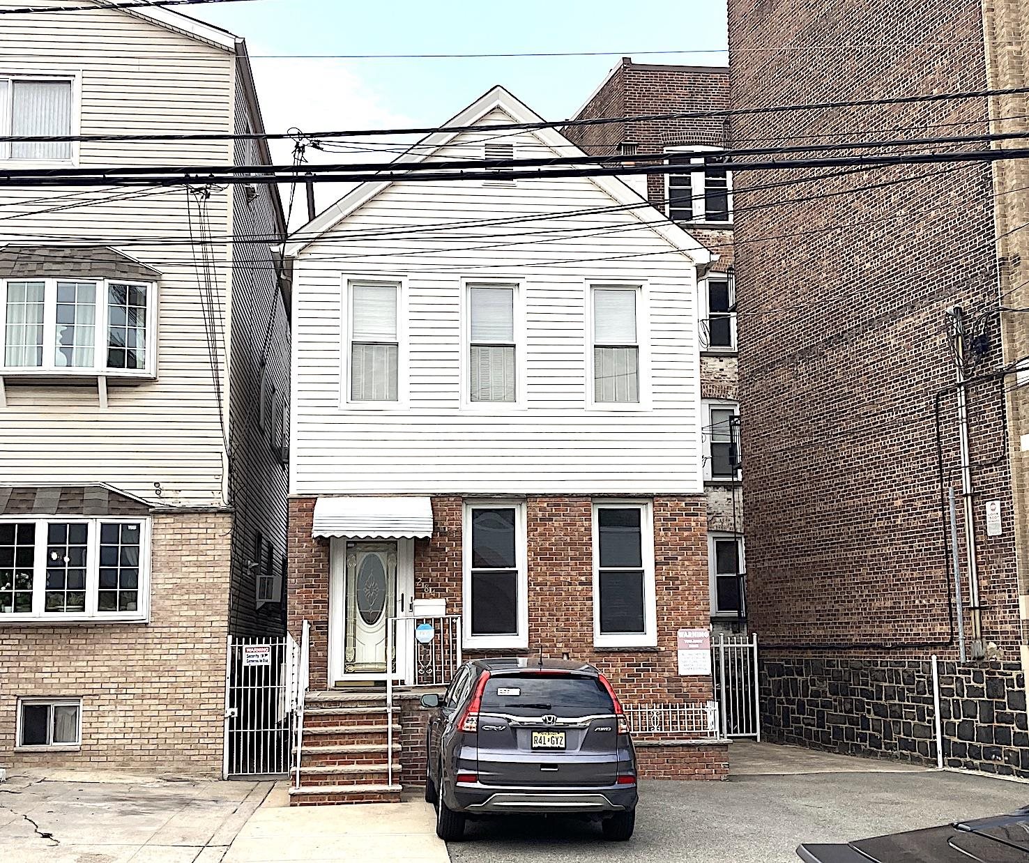 284 MAGNOLIA AVE Unit: 2