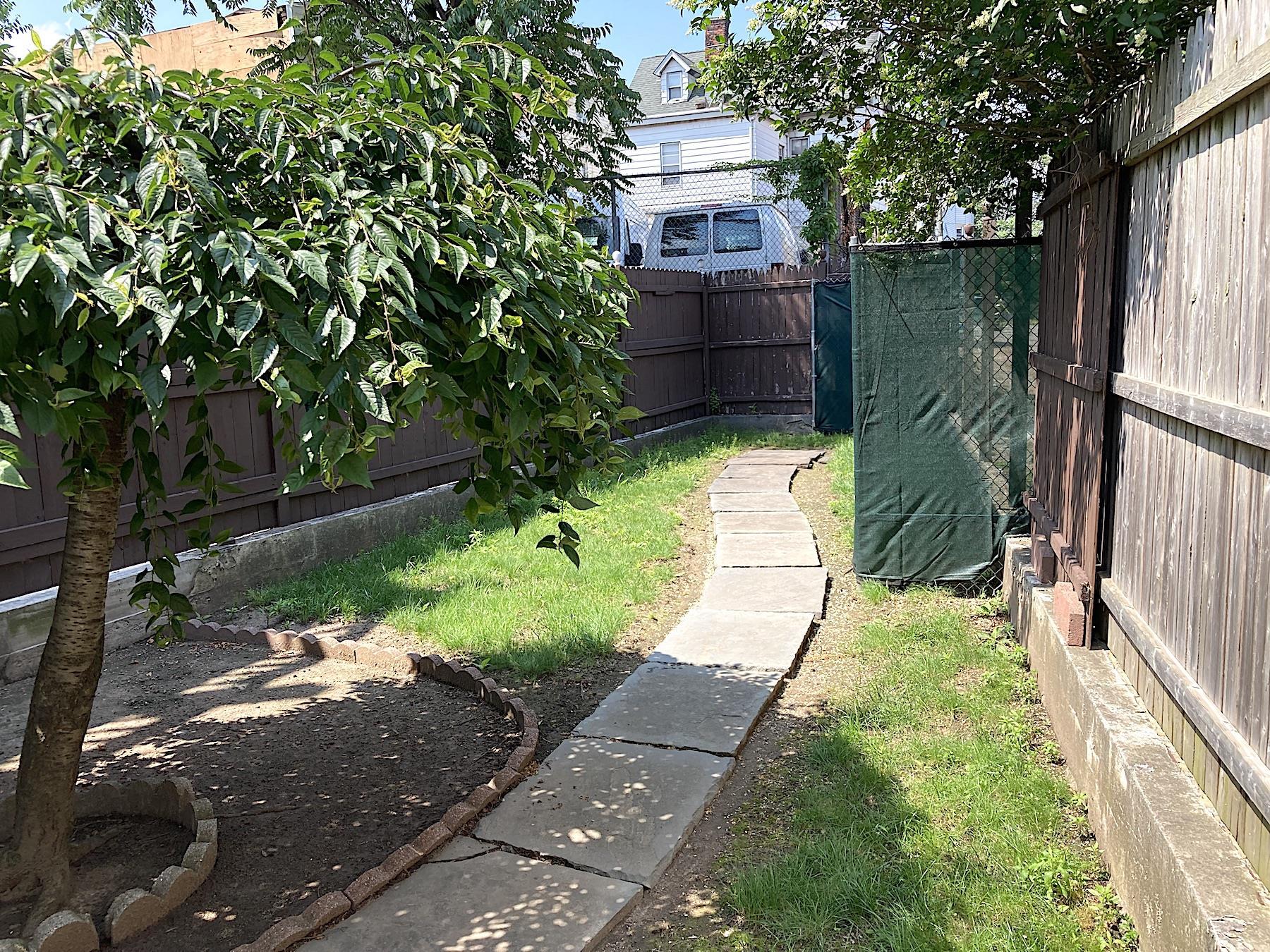 284 MAGNOLIA AVE Unit: 2