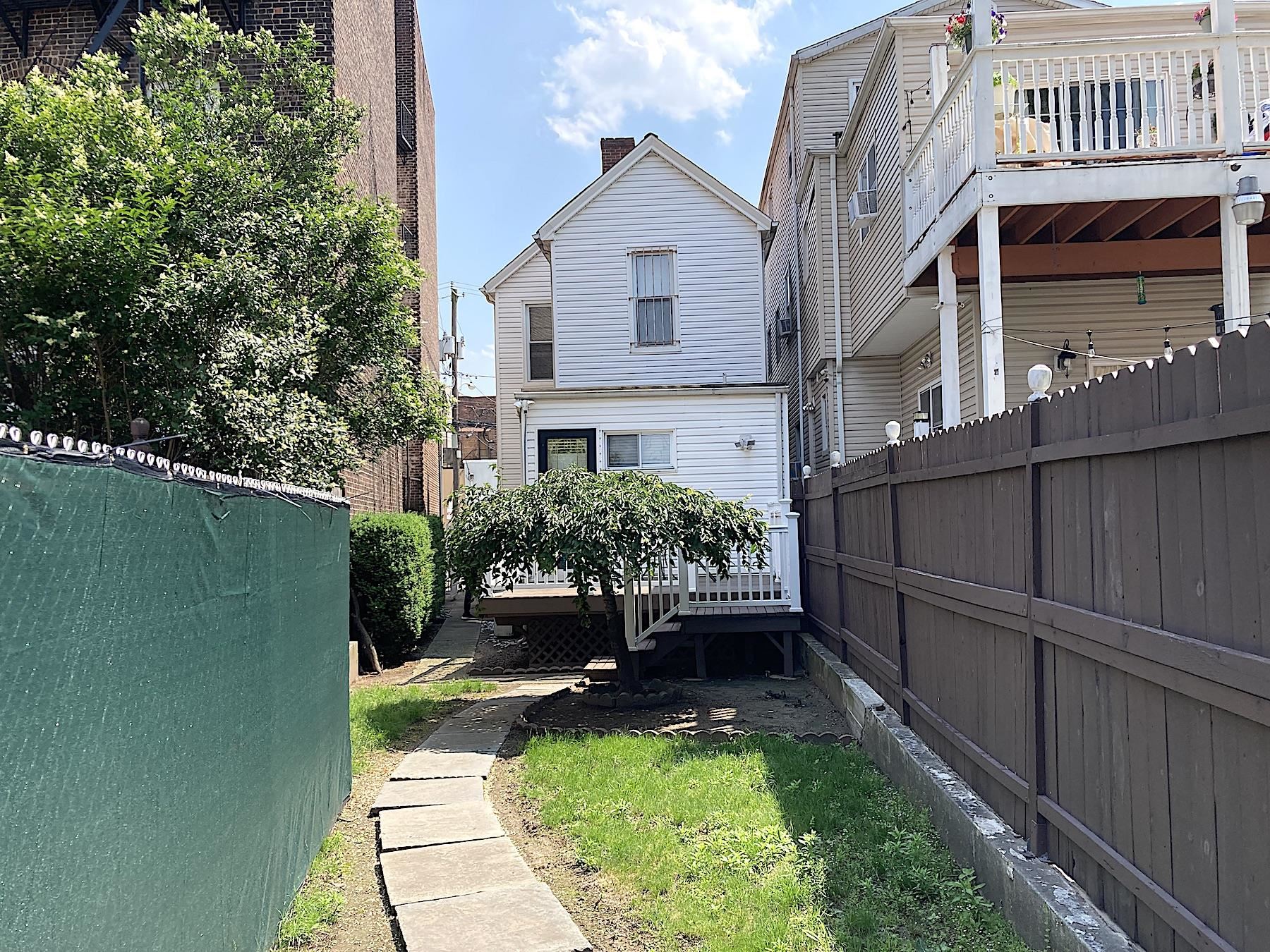 284 MAGNOLIA AVE Unit: 2