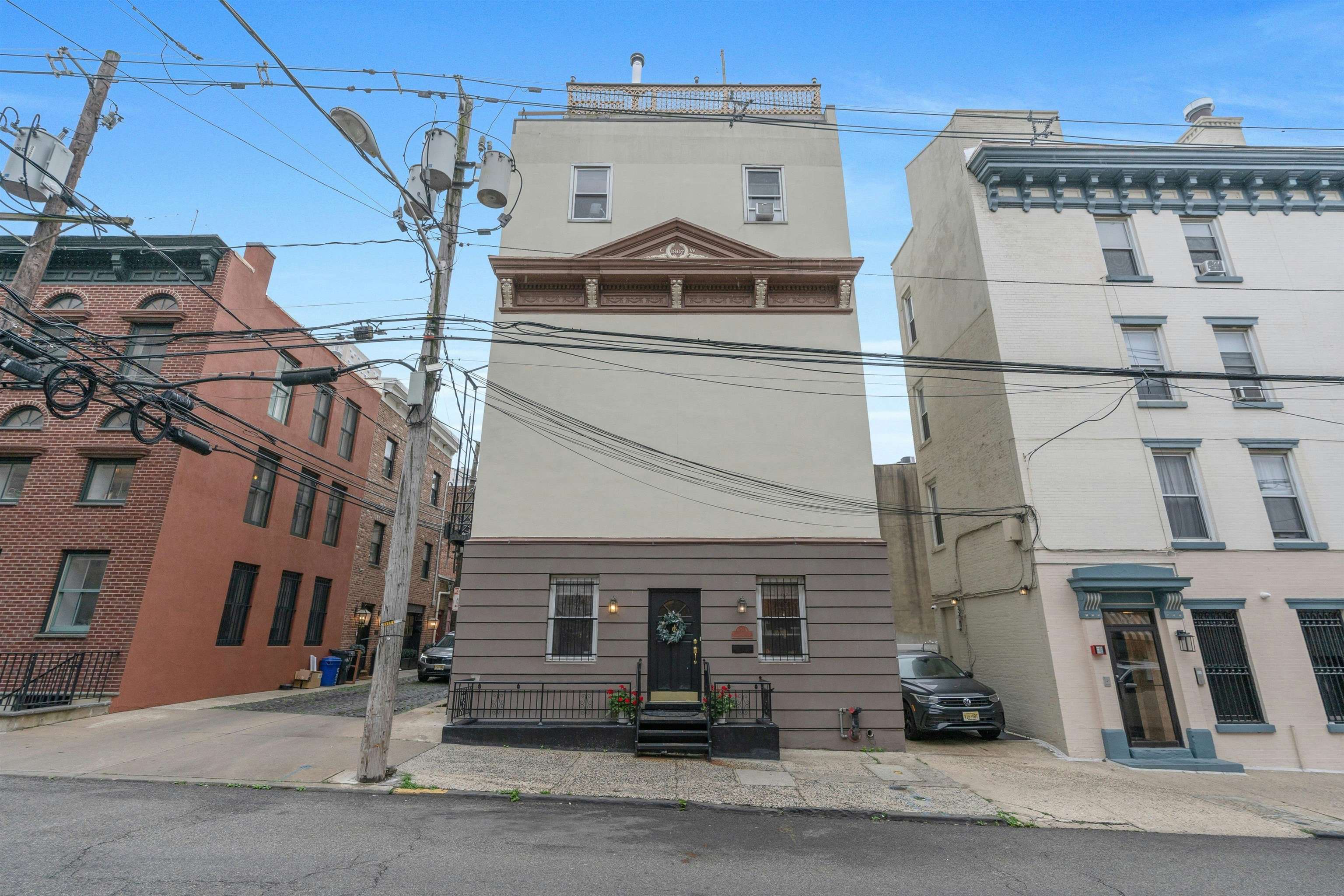61 5TH ST Unit: 3