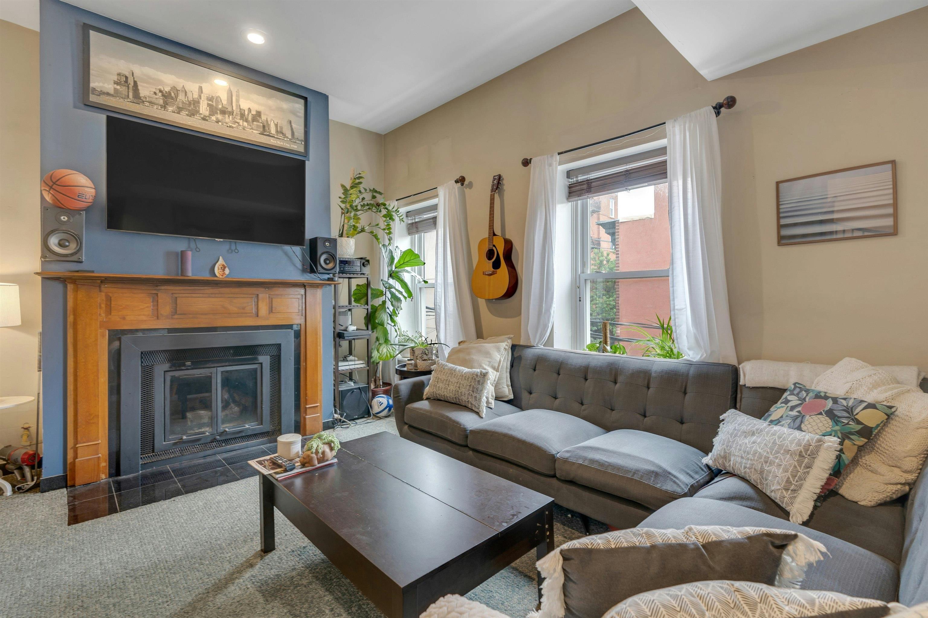 61 5TH ST Unit: 3