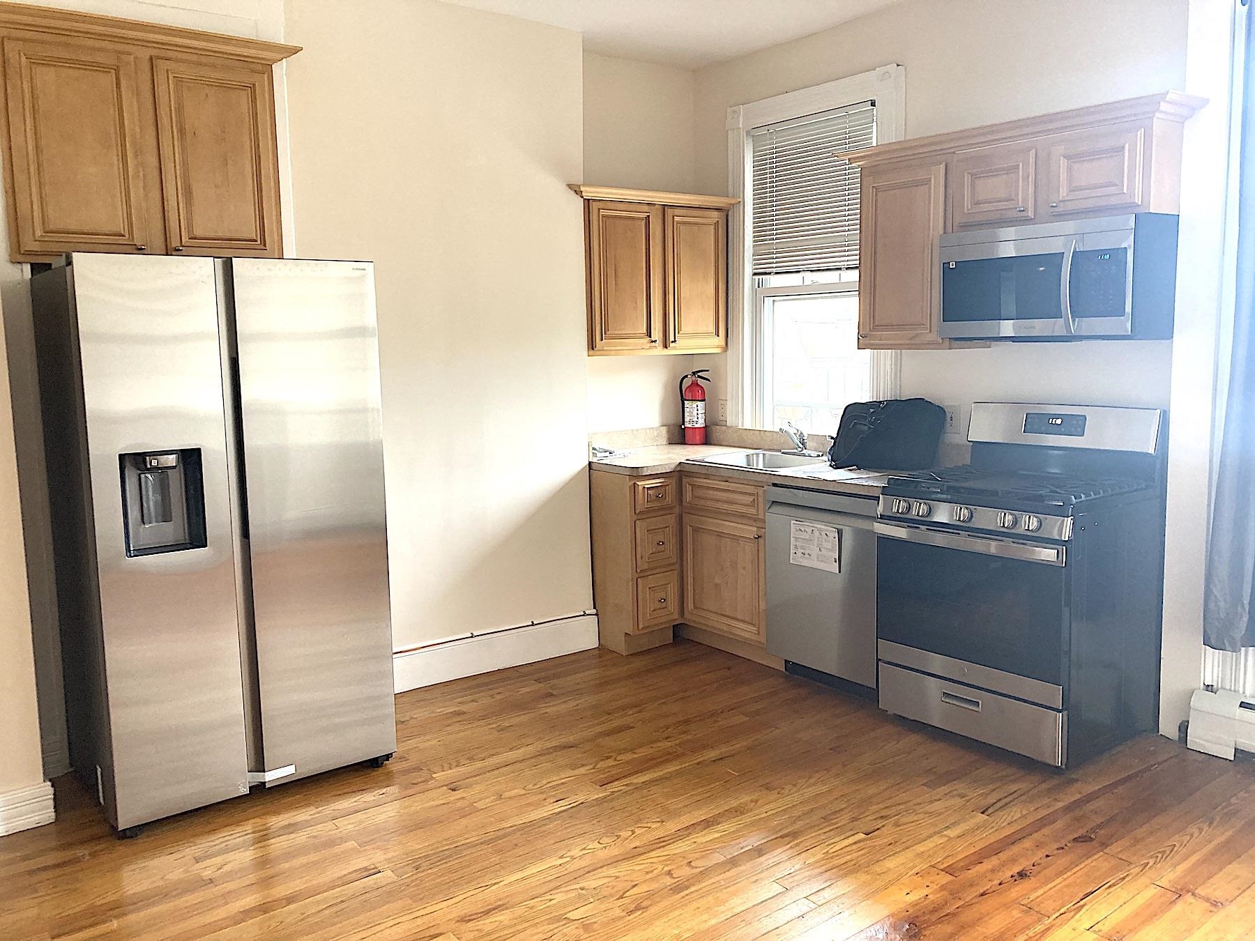 132 GRIFFITH ST Unit: 2