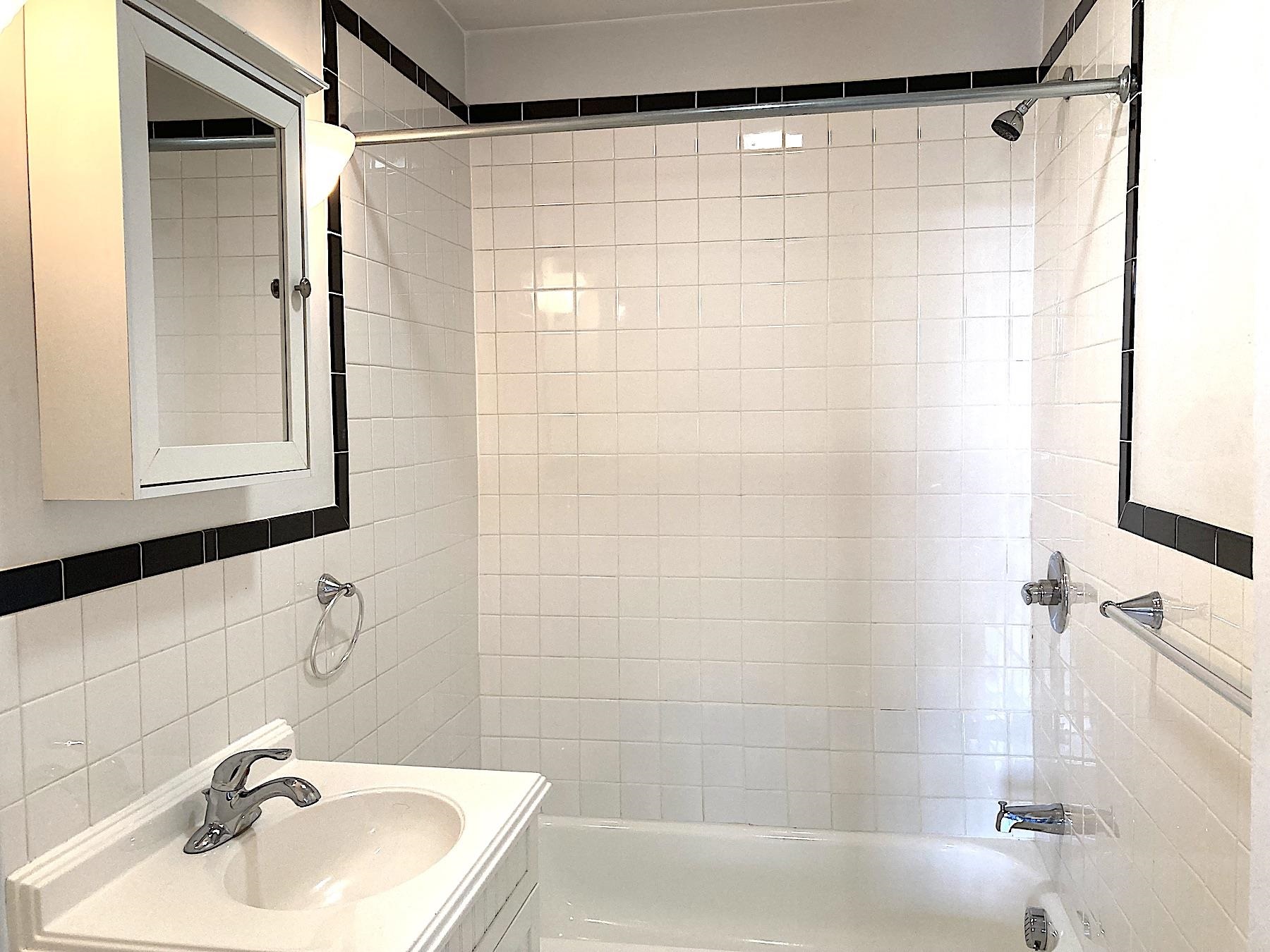 132 GRIFFITH ST Unit: 2