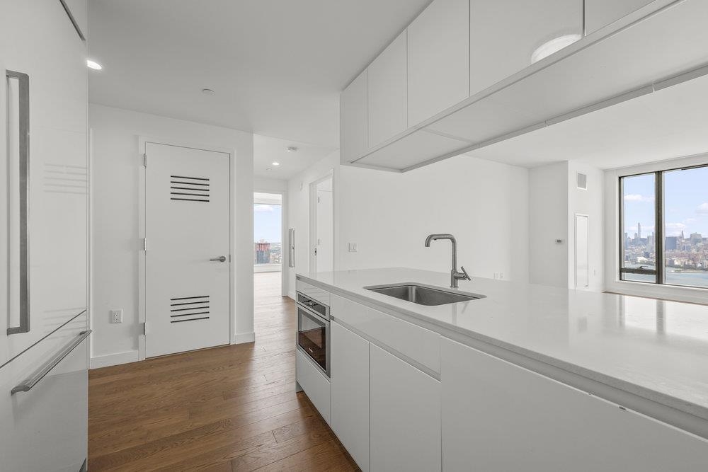 99 HUDSON ST Unit: 6300