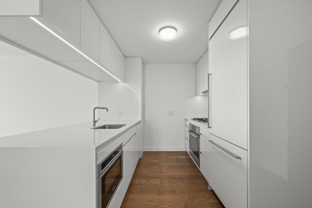 99 HUDSON ST Unit: 6300