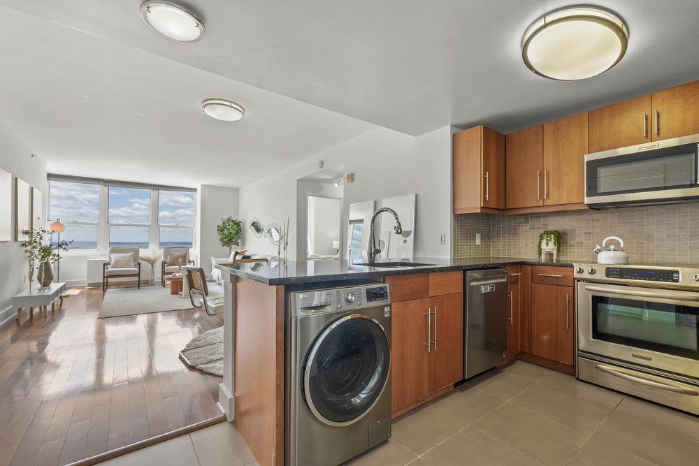 88 MORGAN ST Unit: 4306R