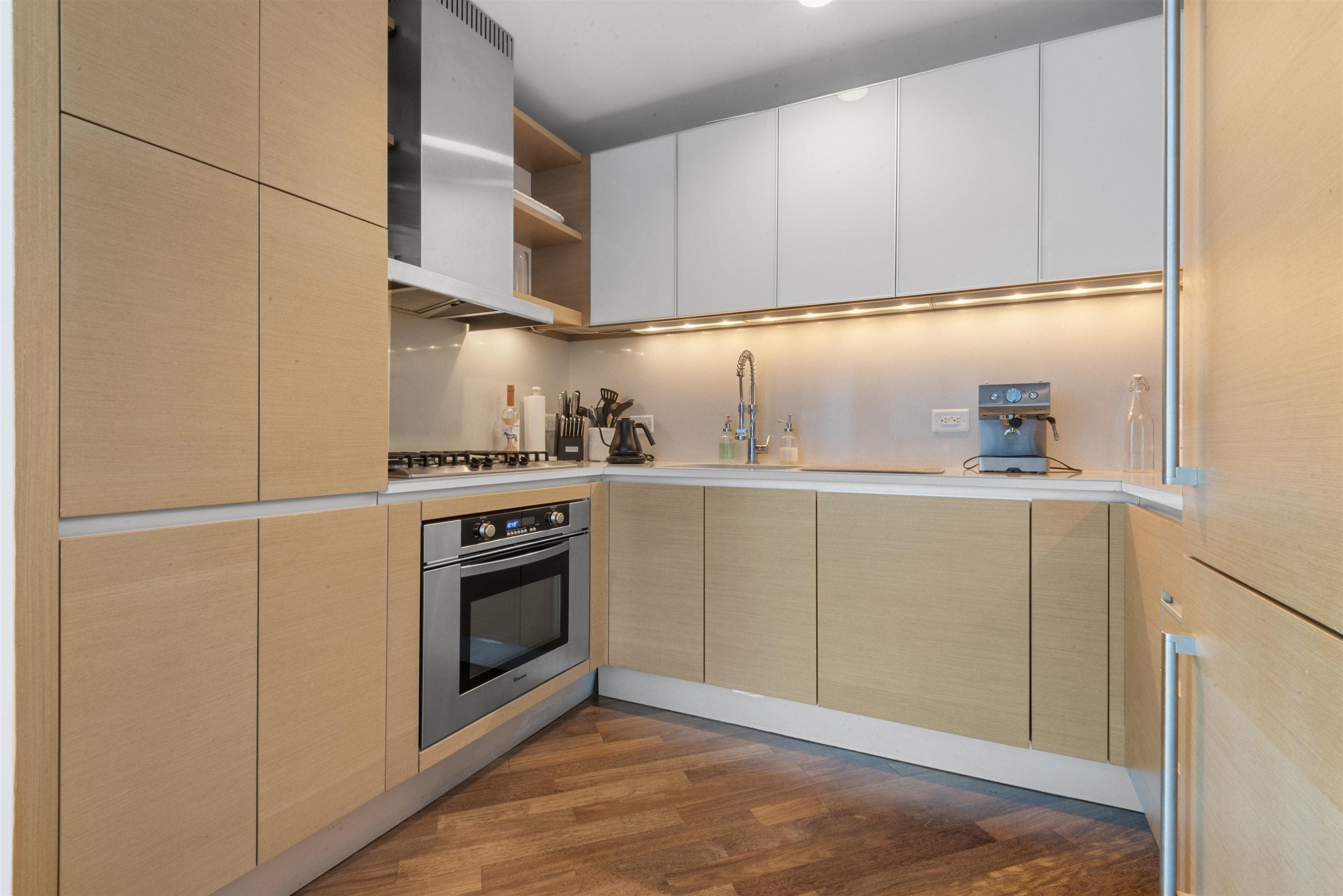 77 HUDSON ST Unit: 2102