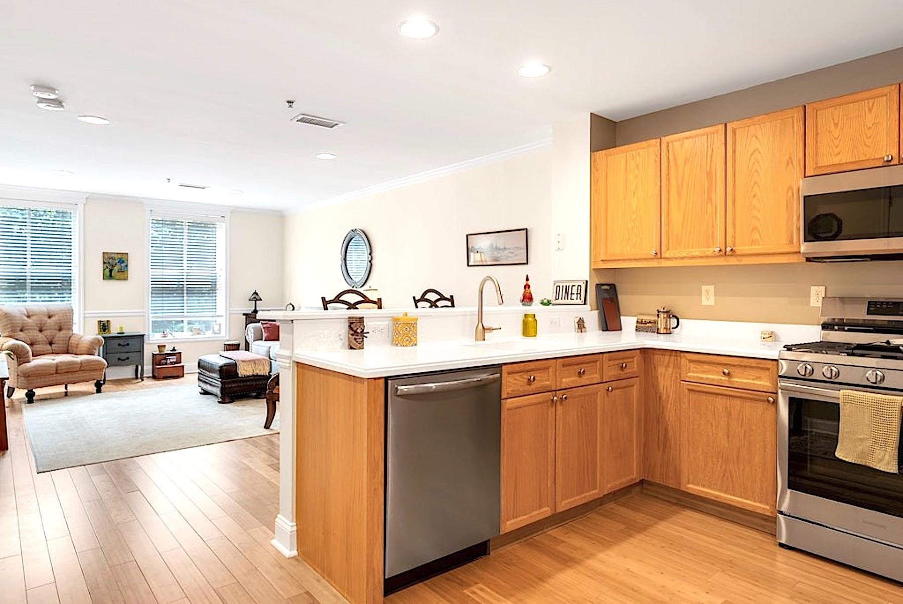 812 GRAND ST Unit: 208