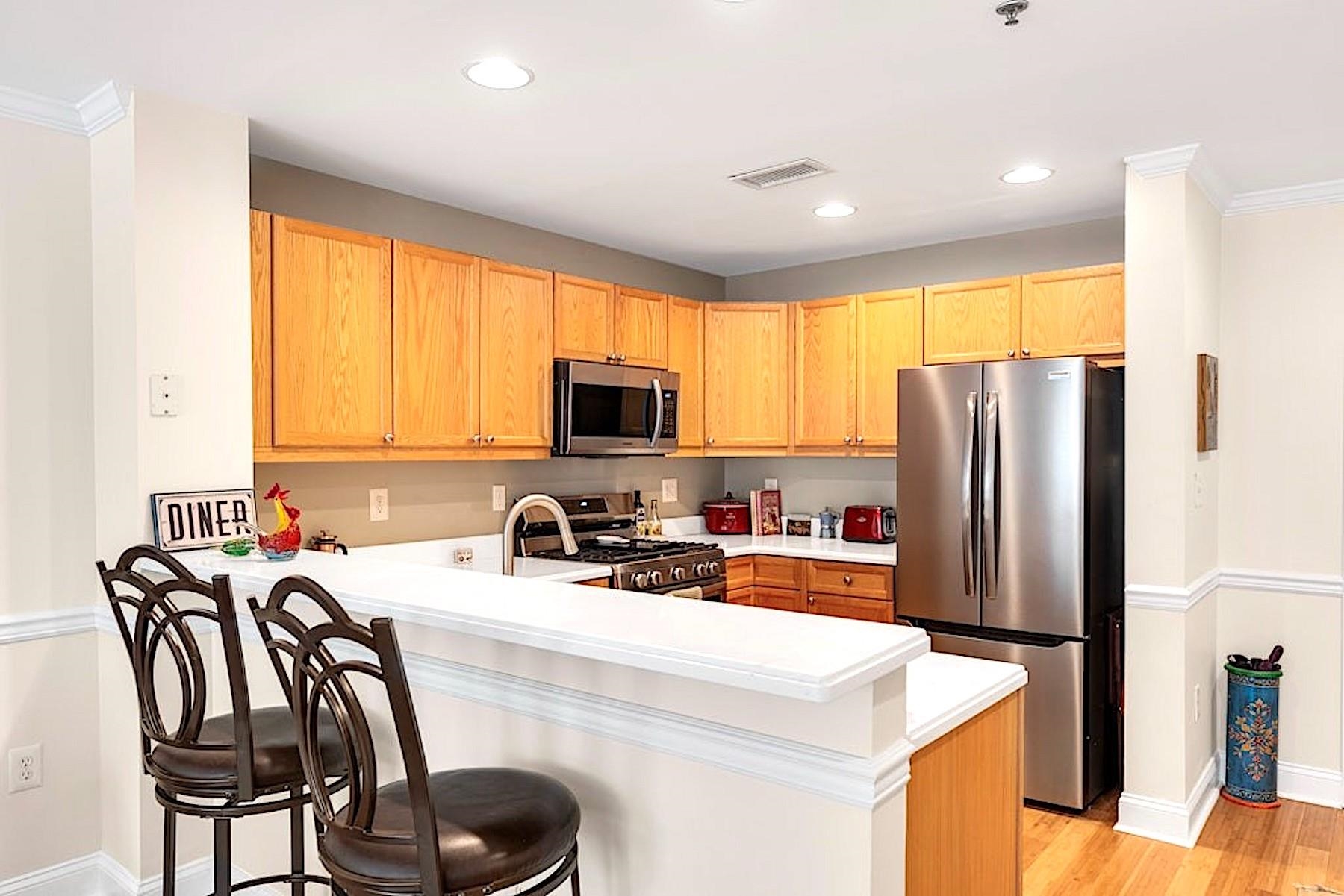 812 GRAND ST Unit: 208