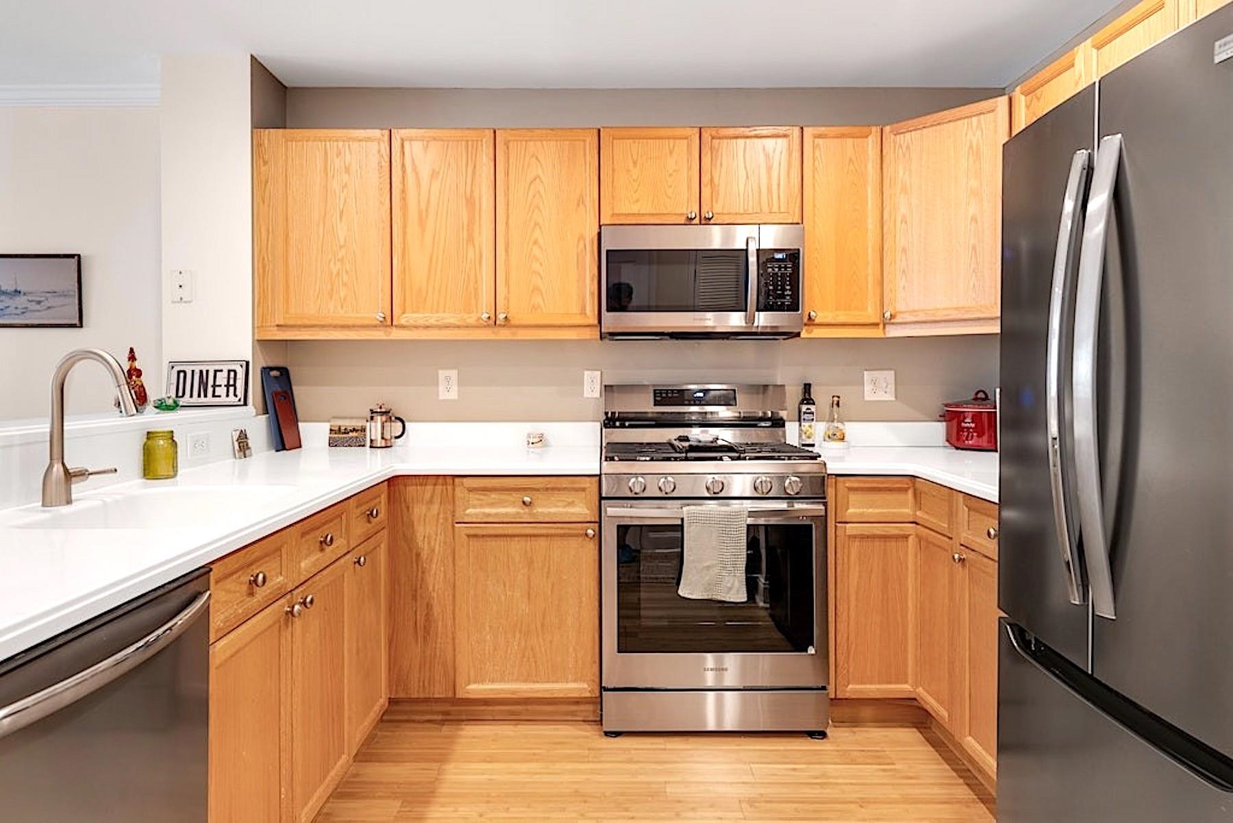 812 GRAND ST Unit: 208