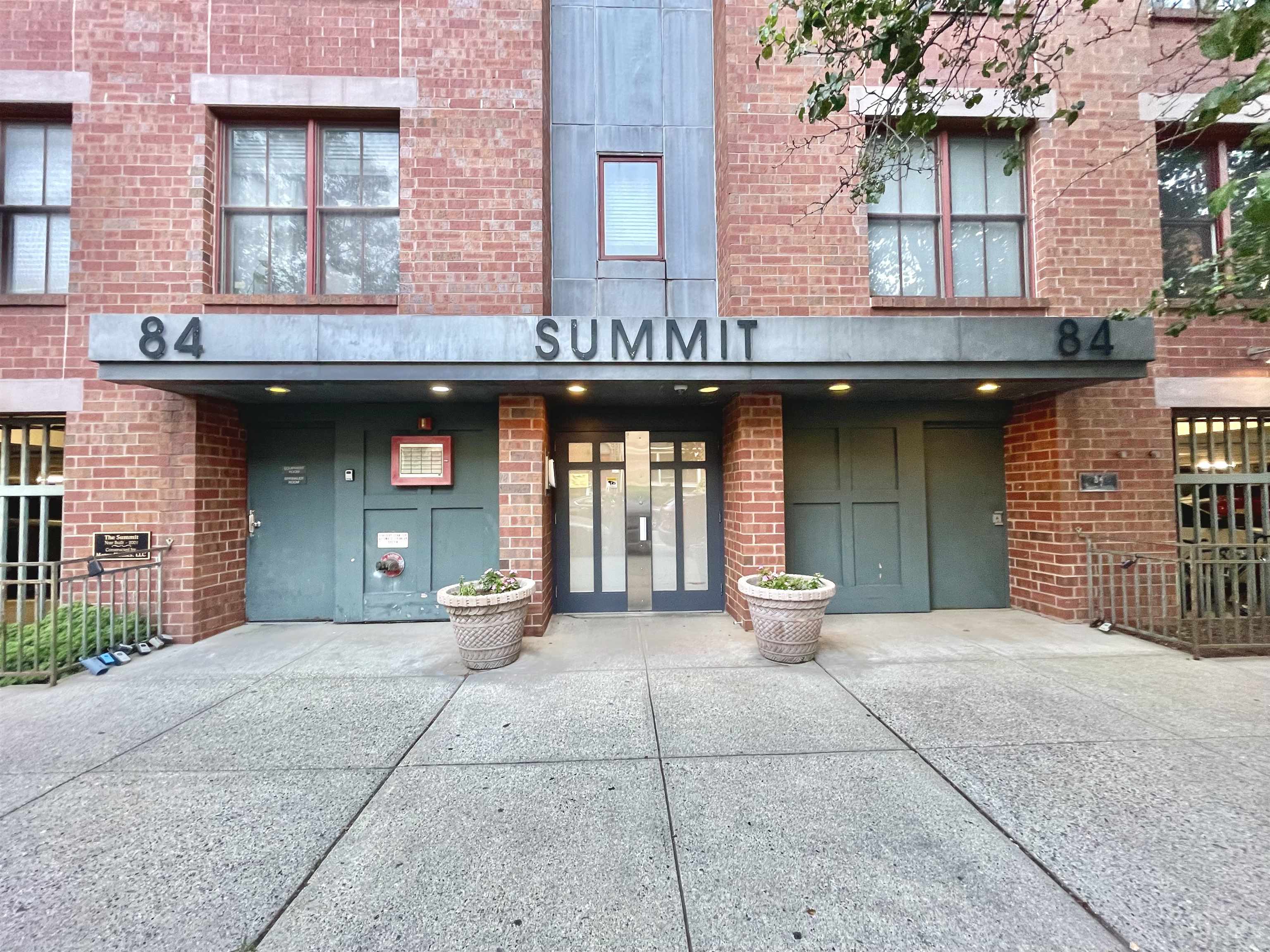 84 ADAMS ST Unit: 3C