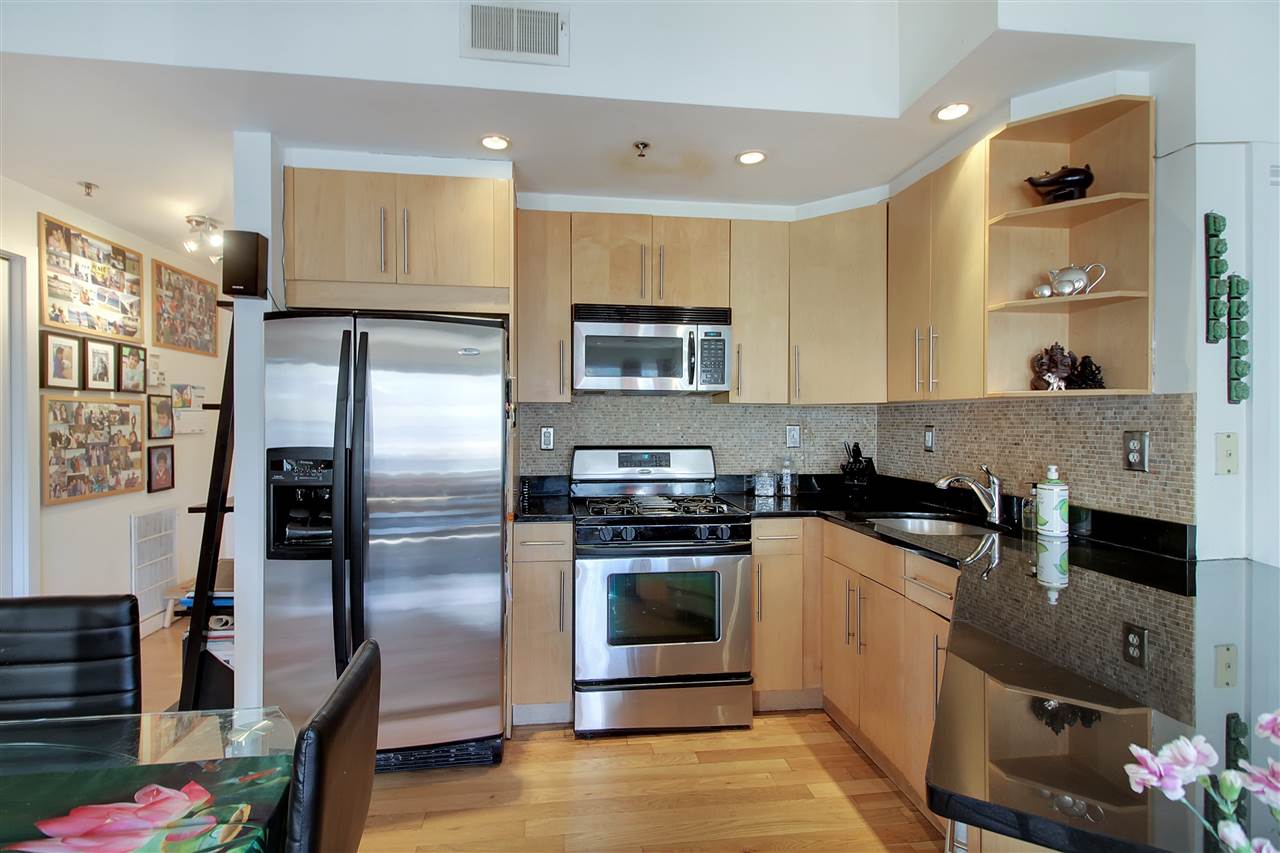 701 MONROE ST Unit: 4a