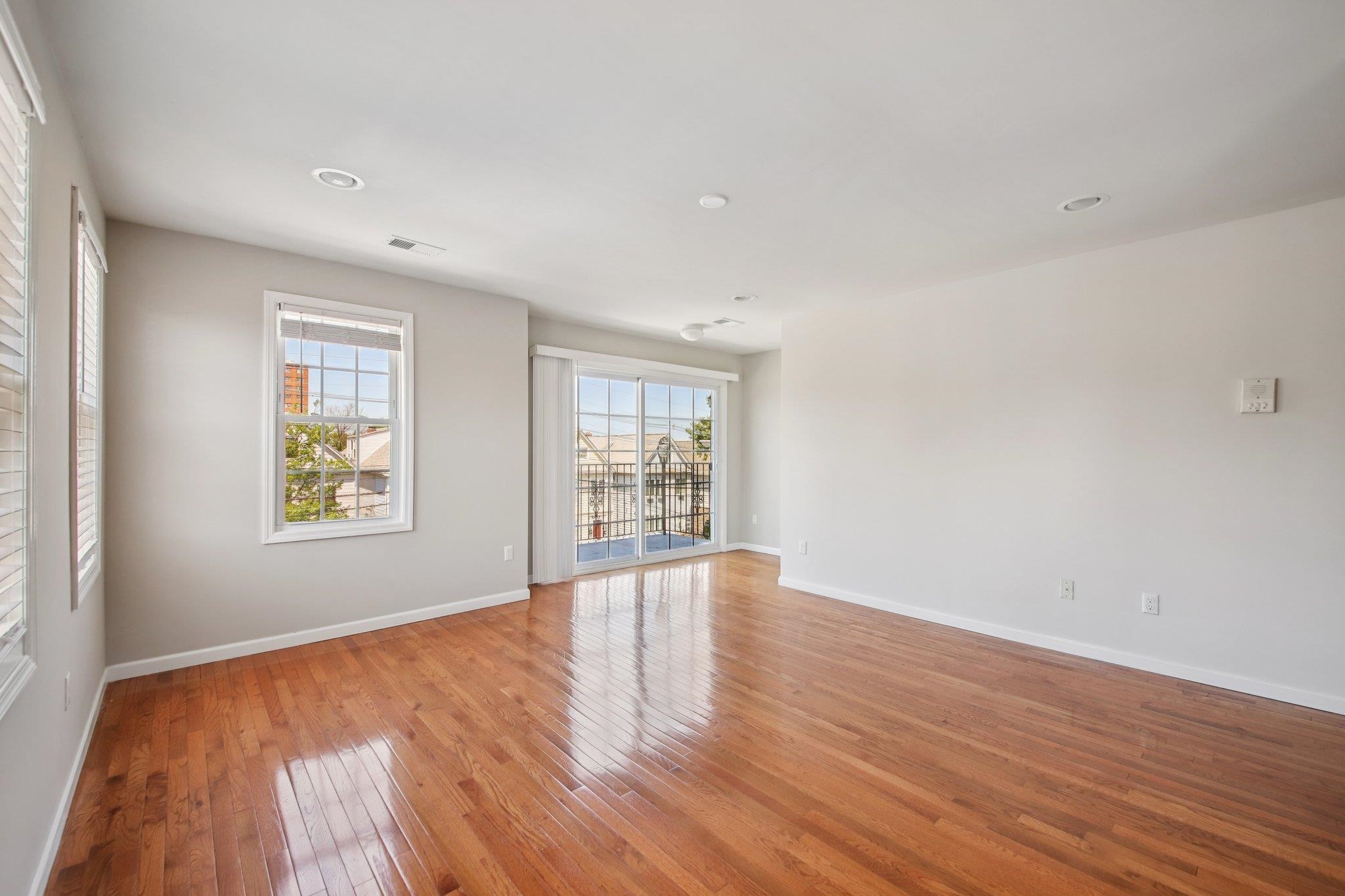 314 AVENUE B Unit: 2