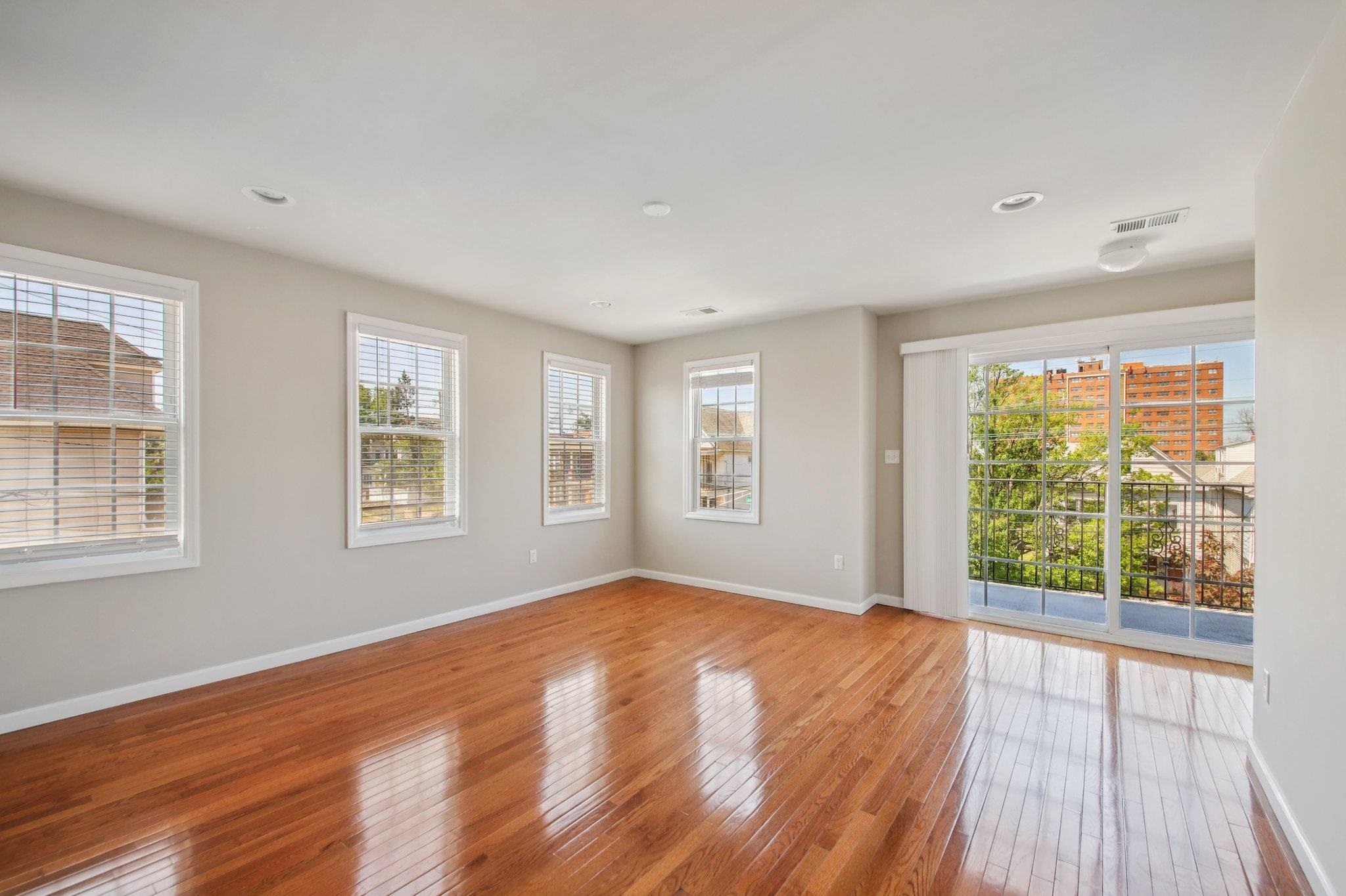 314 AVENUE B Unit: 2