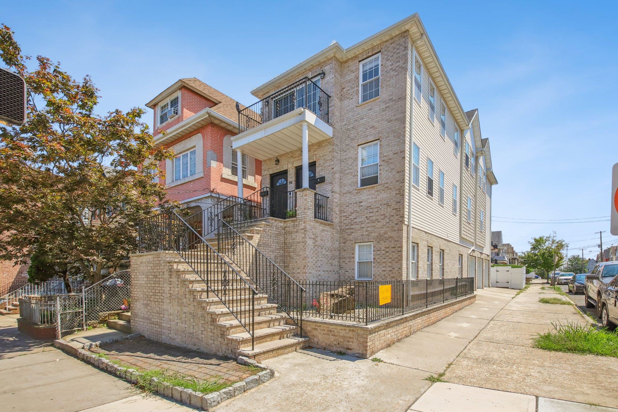 314 AVENUE B Unit: 2