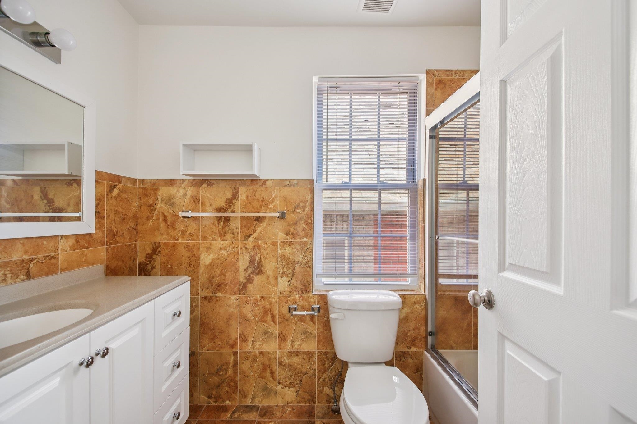 314 AVENUE B Unit: 2