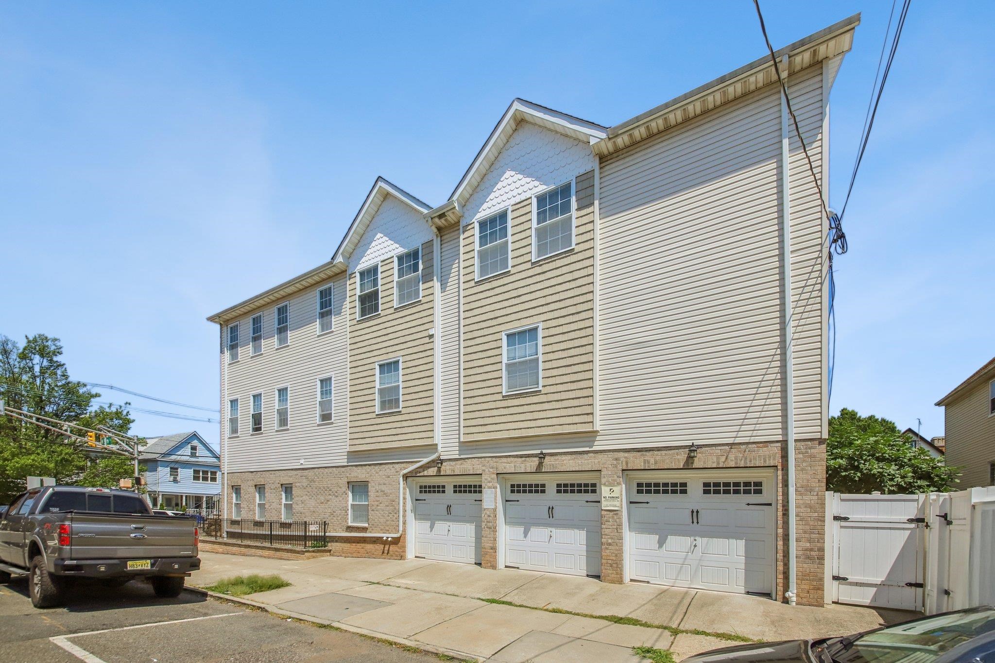 314 AVENUE B Unit: 2