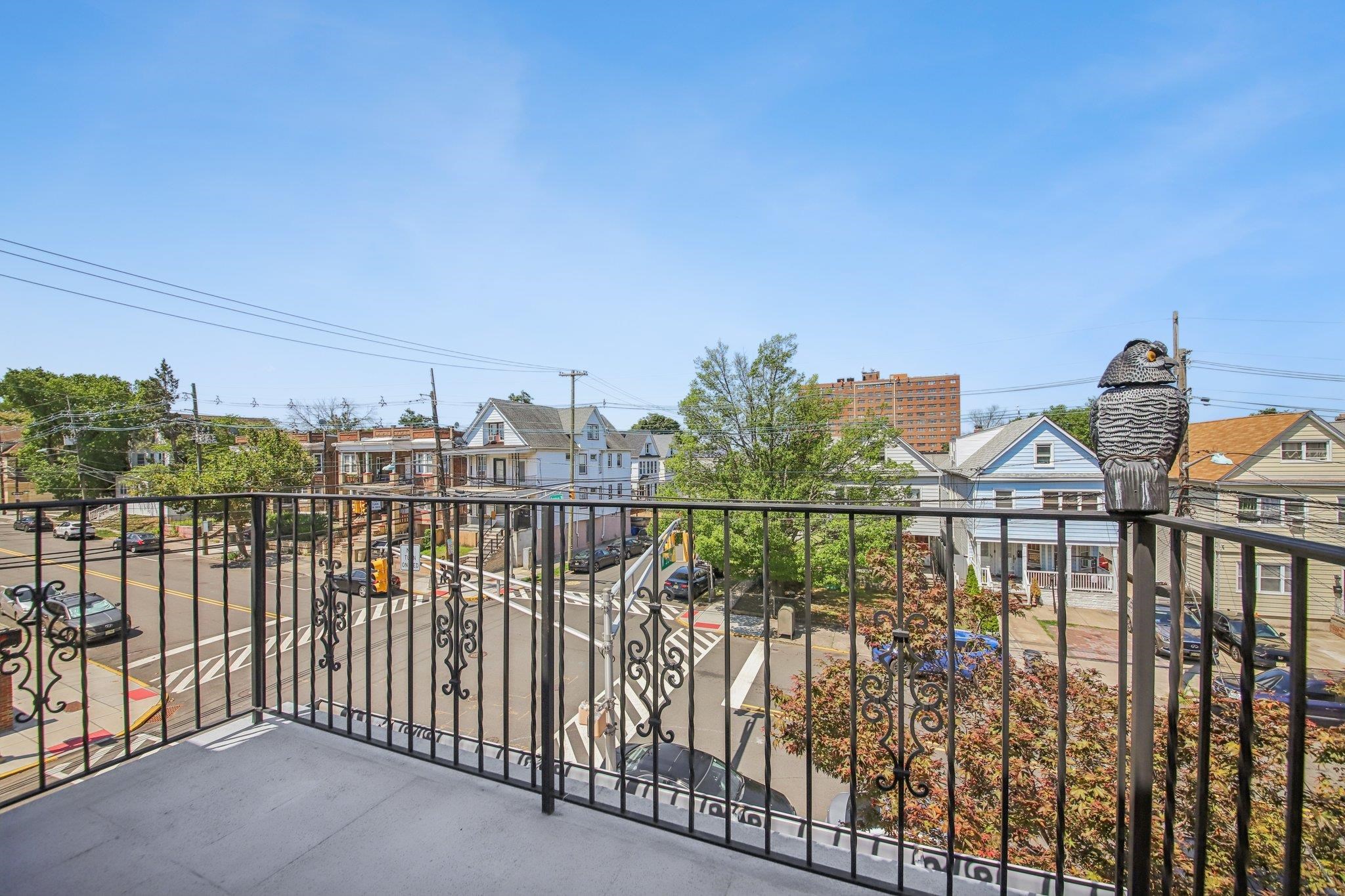314 AVENUE B Unit: 2