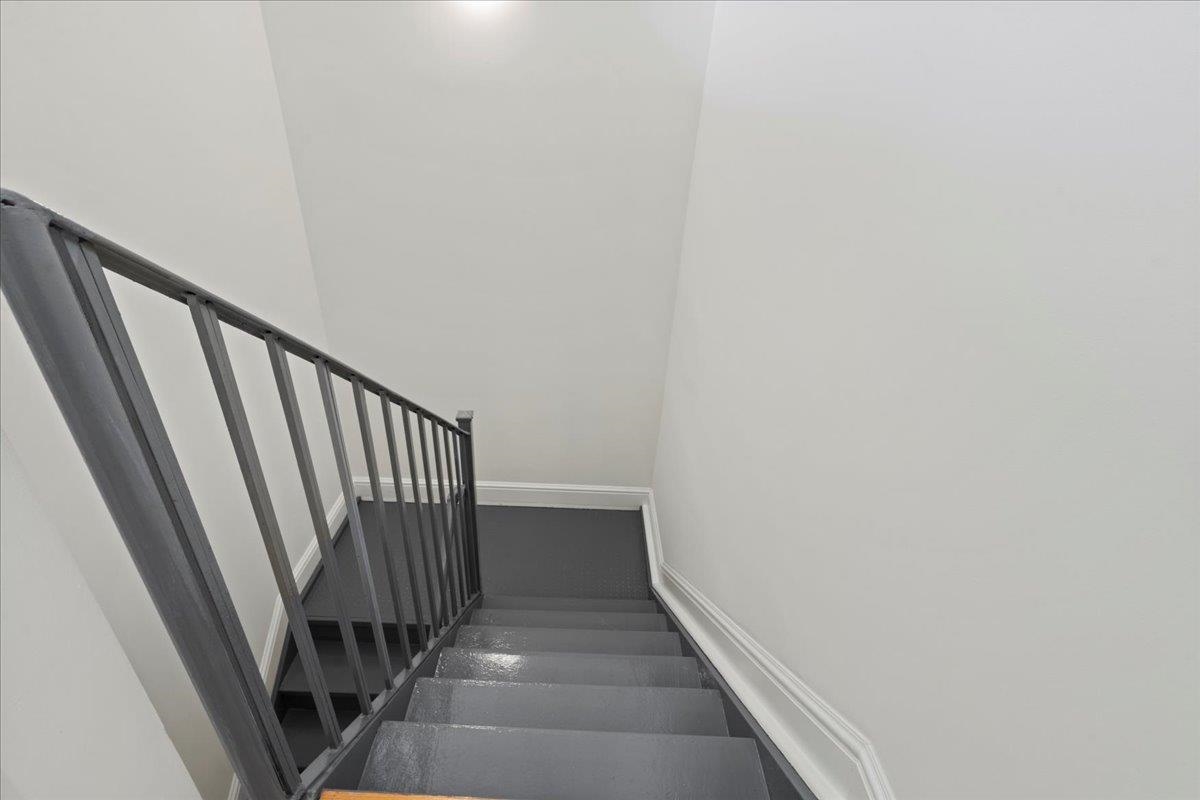 300 COMMUNIPAW AVE Unit: 150