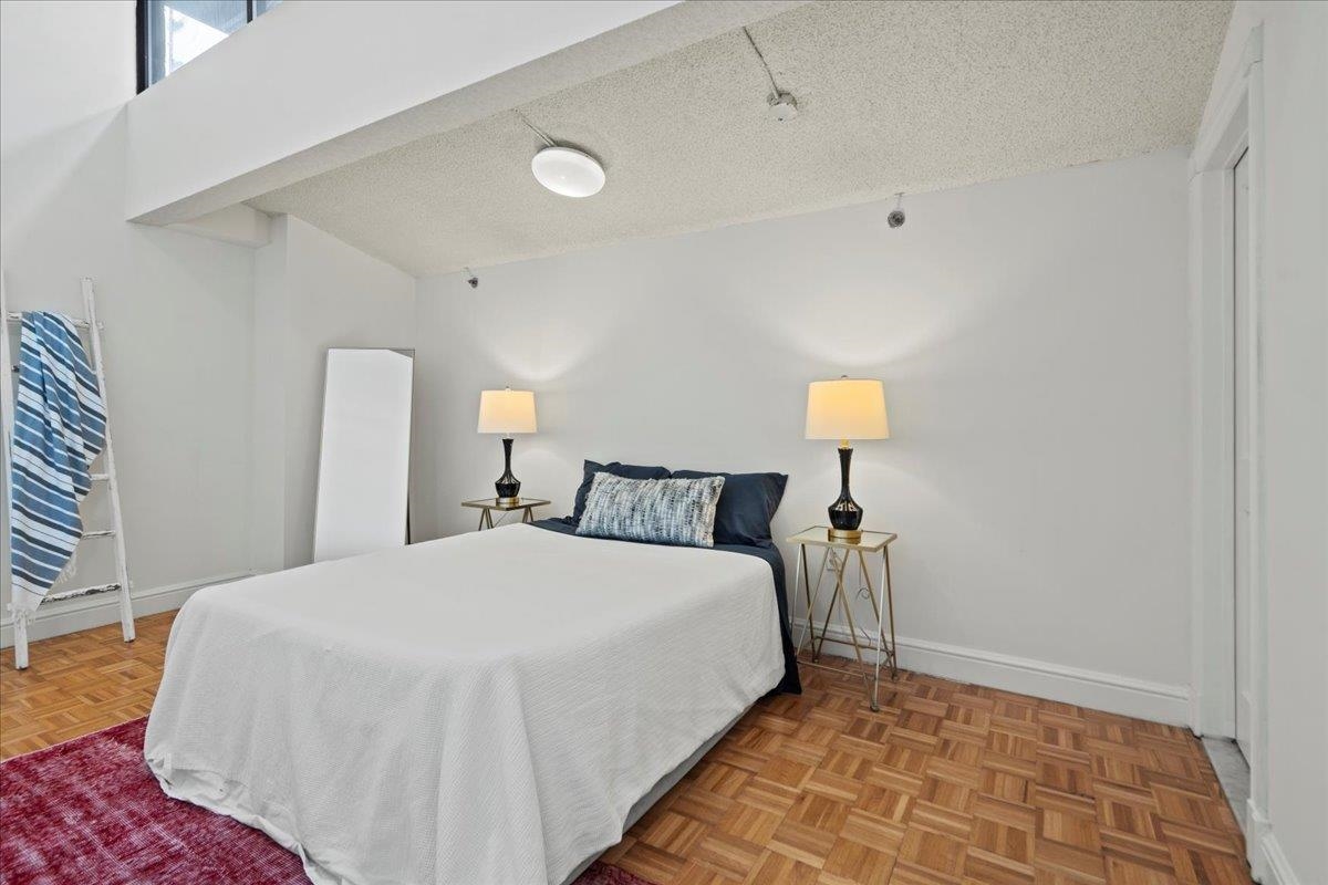 300 COMMUNIPAW AVE Unit: 150