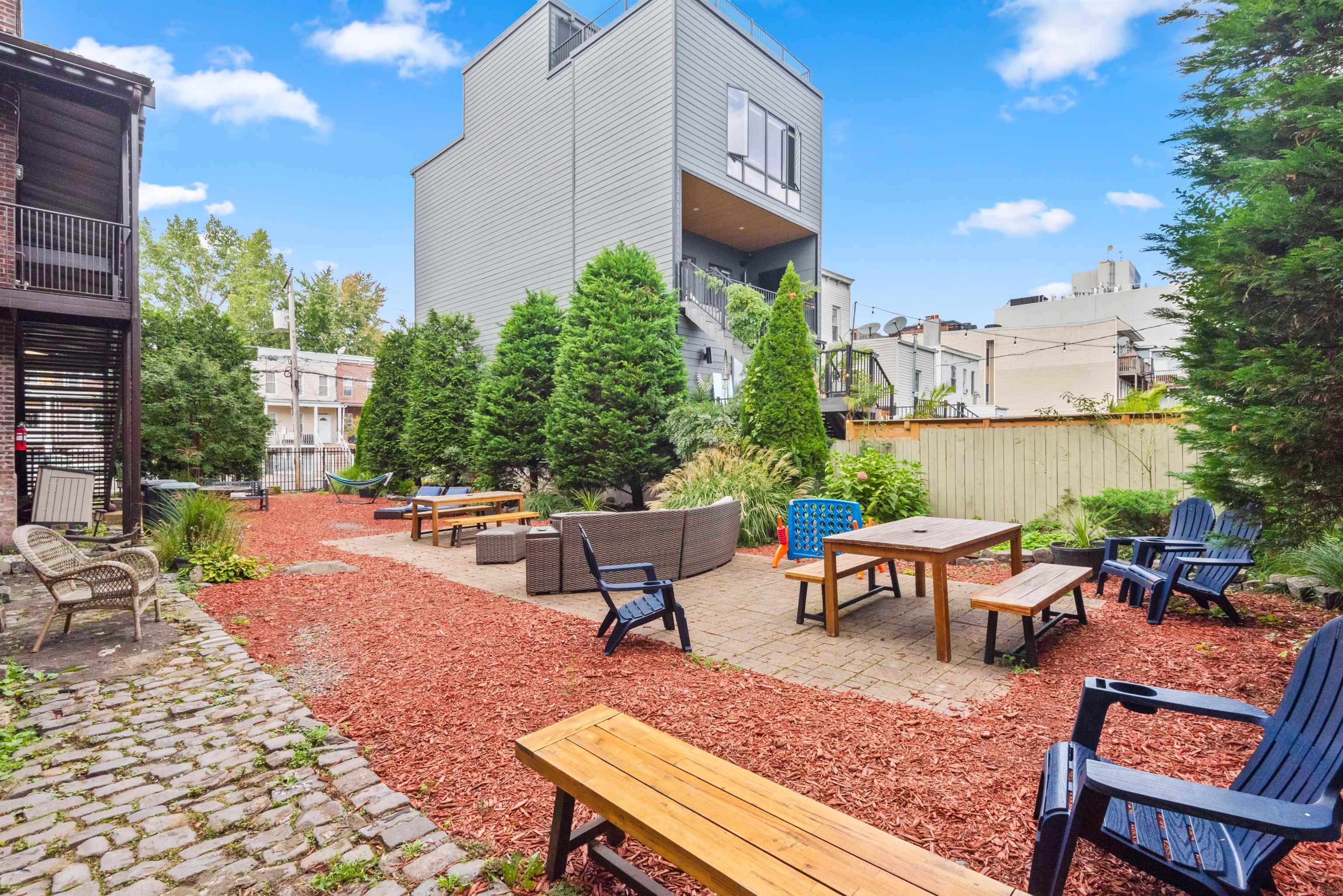 300 COMMUNIPAW AVE Unit: 150