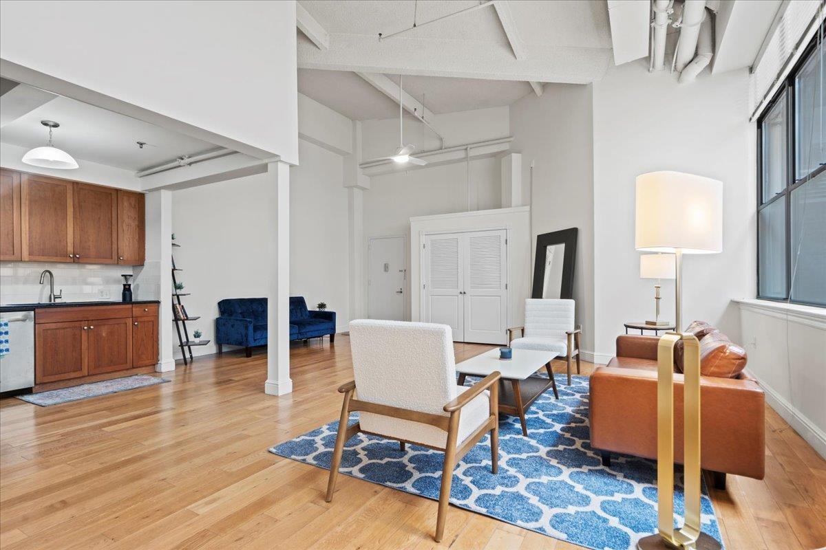 300 COMMUNIPAW AVE Unit: 150