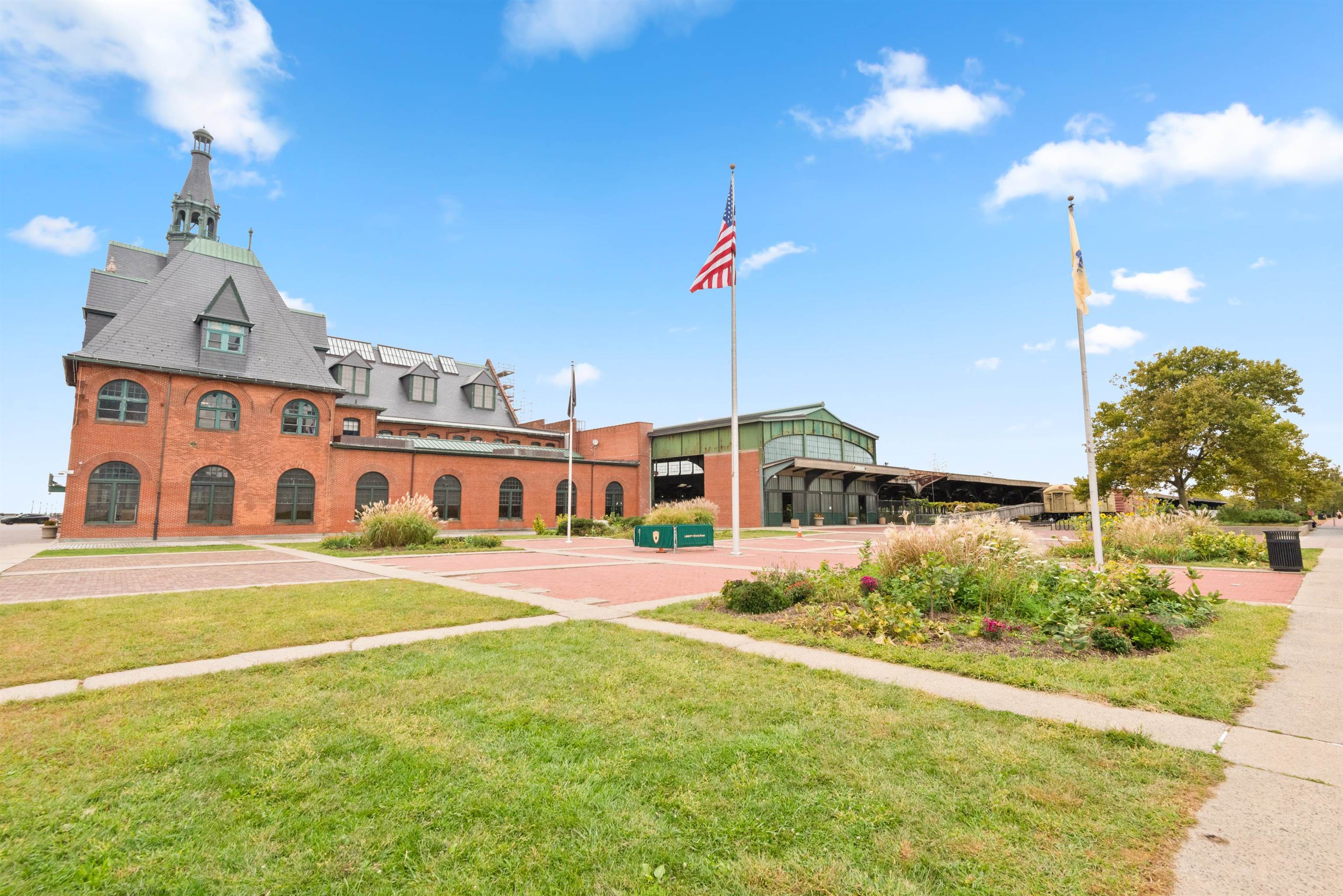 300 COMMUNIPAW AVE Unit: 150