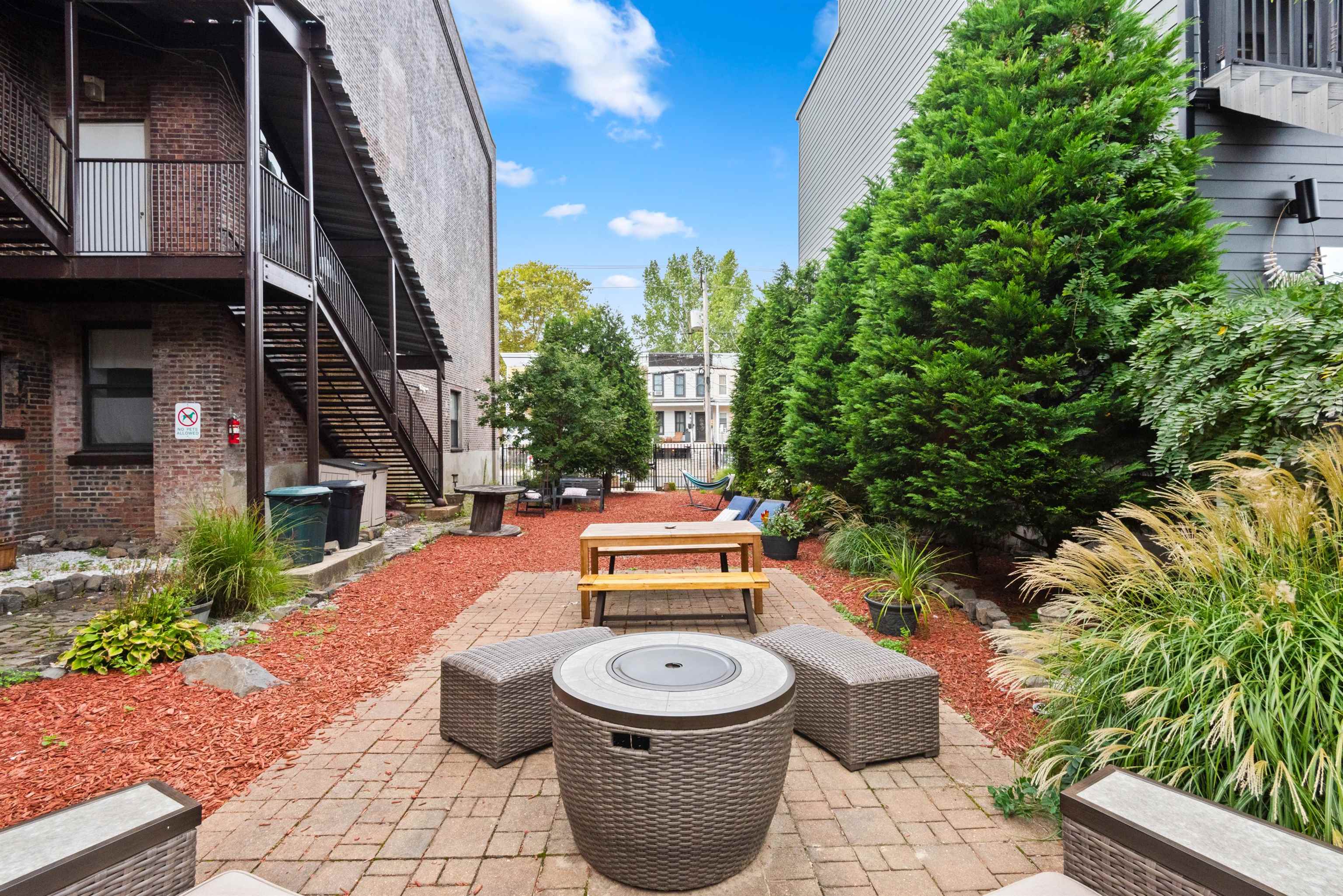 300 COMMUNIPAW AVE Unit: 150